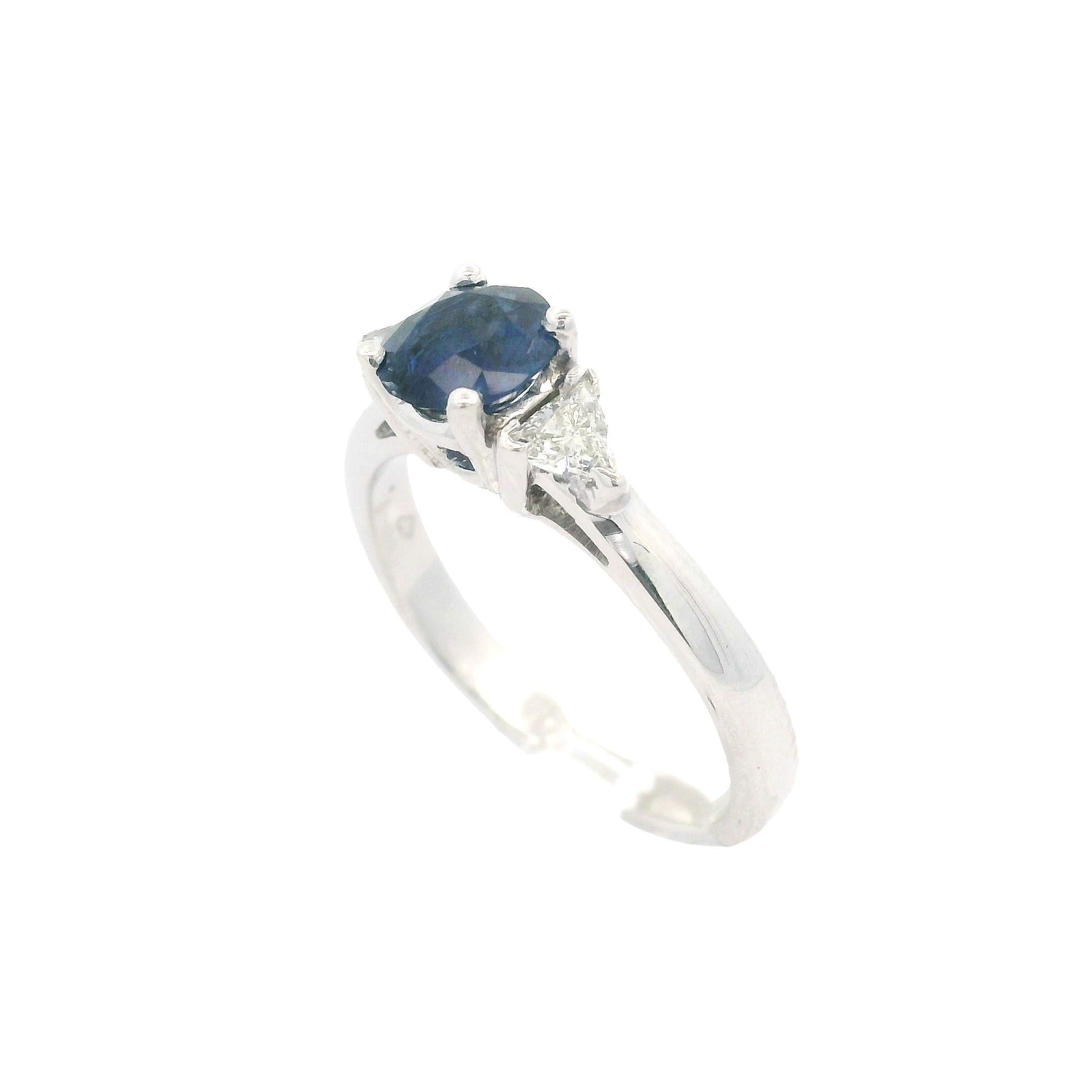 Vintage Platinum GIA Certified 1.46ctw Round Sapphire Trillion Diamond Ring For Sale 3