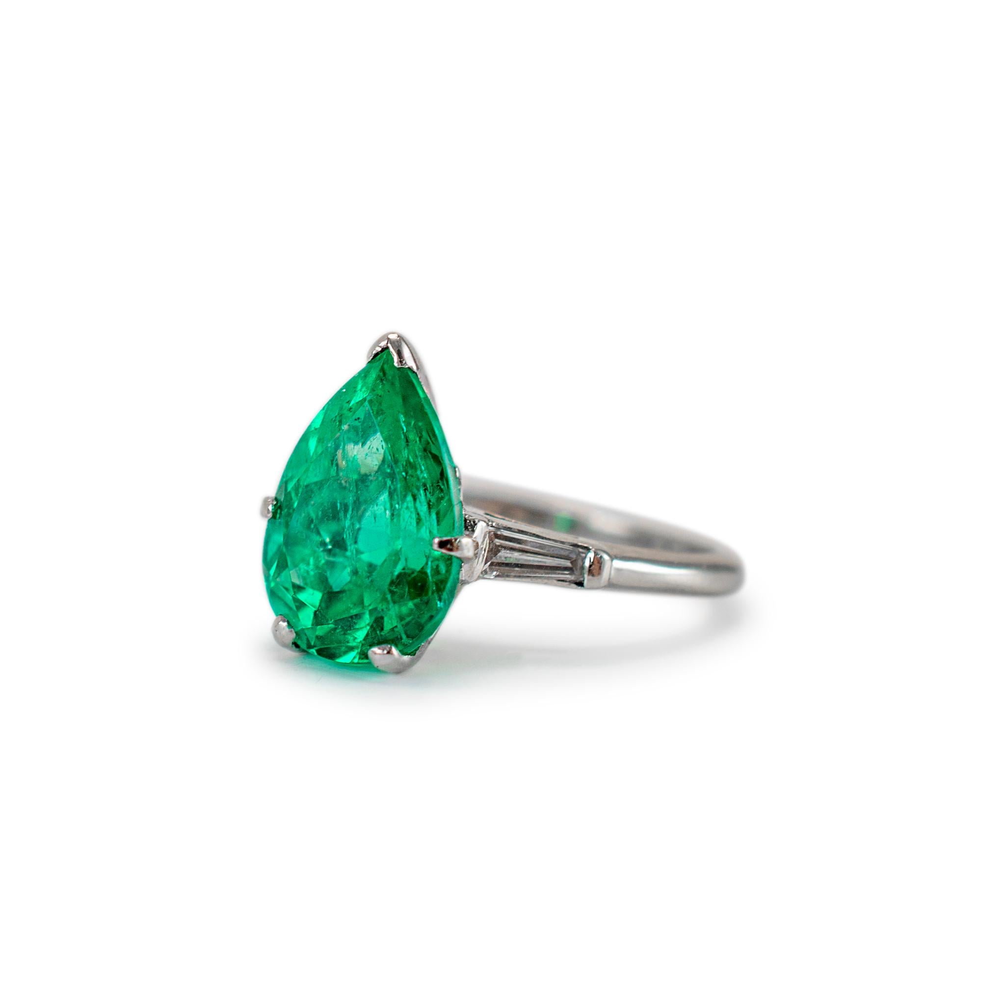 Platin GIA kolumbianischer Smaragd-Diamant-Cocktailring (Tropfenschliff) im Angebot