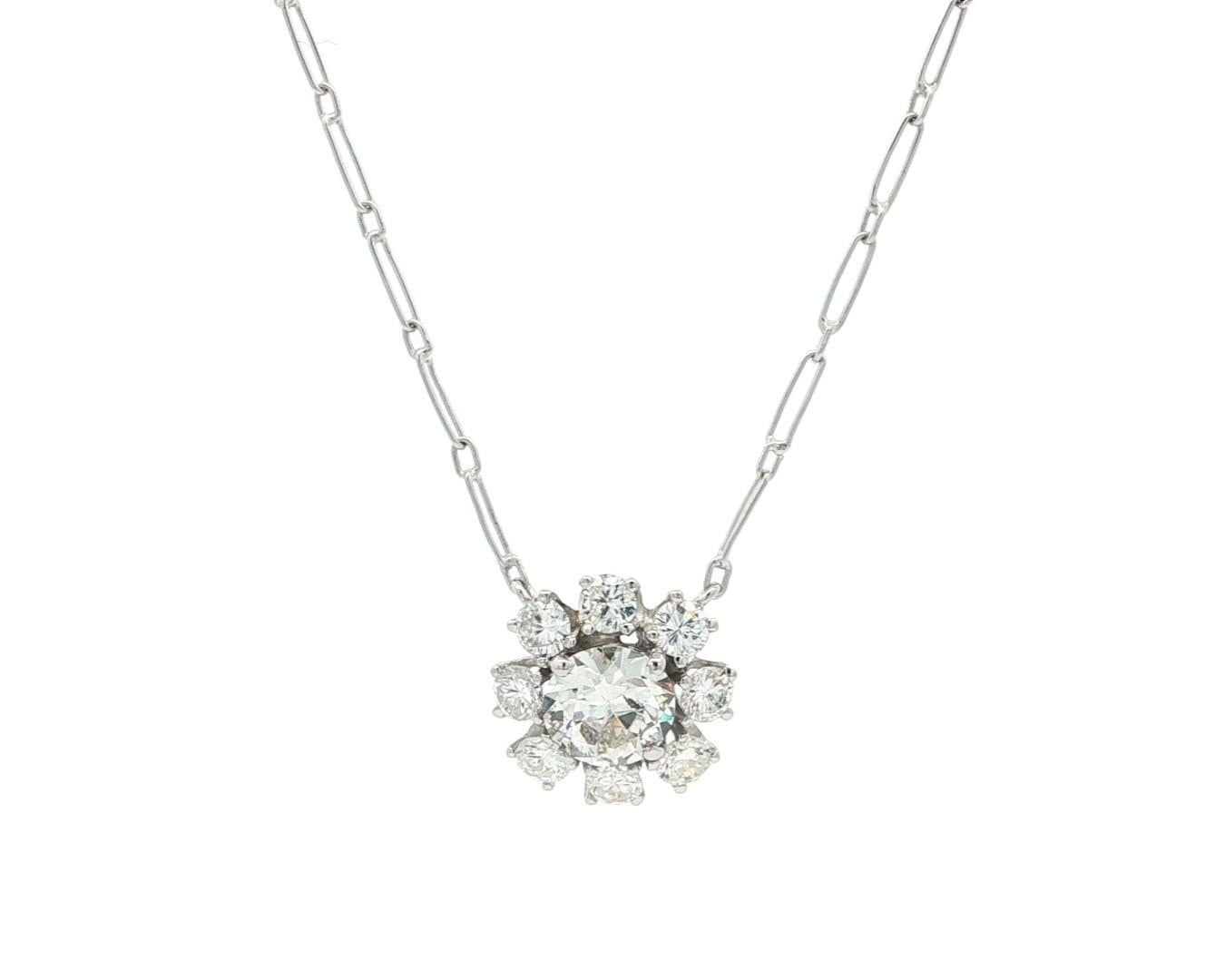 Ciondolo a fiore in platino e oro d'epoca con diamanti a grappolo da 1,63 carati, Hand Made in vendita 3
