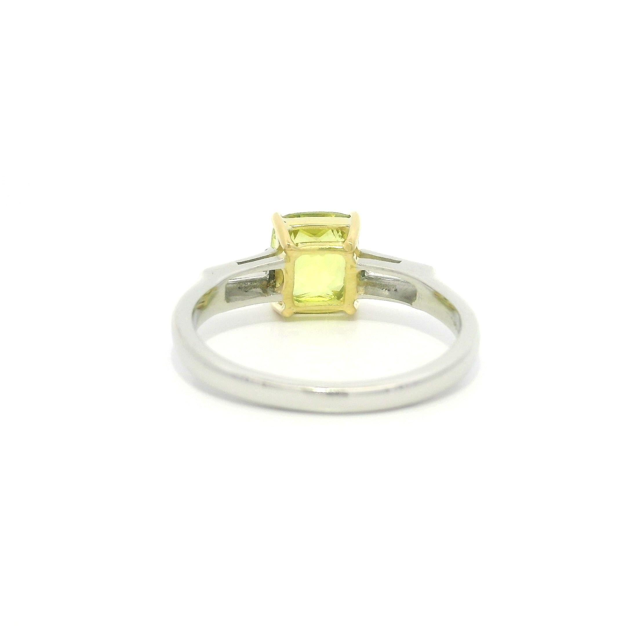 Anello vintage in oro platino AGCL con zaffiro giallo a cuscino da 2,28 carati e diamanti ai lati in vendita 5