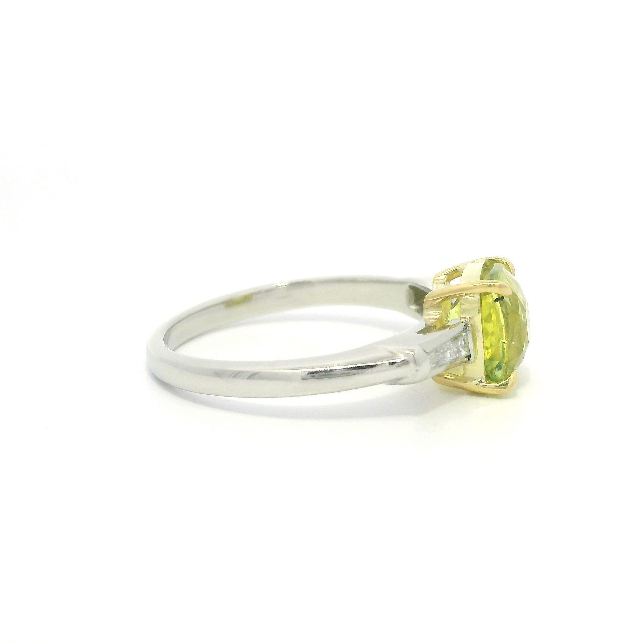 Anello vintage in oro platino AGCL con zaffiro giallo a cuscino da 2,28 carati e diamanti ai lati in vendita 6