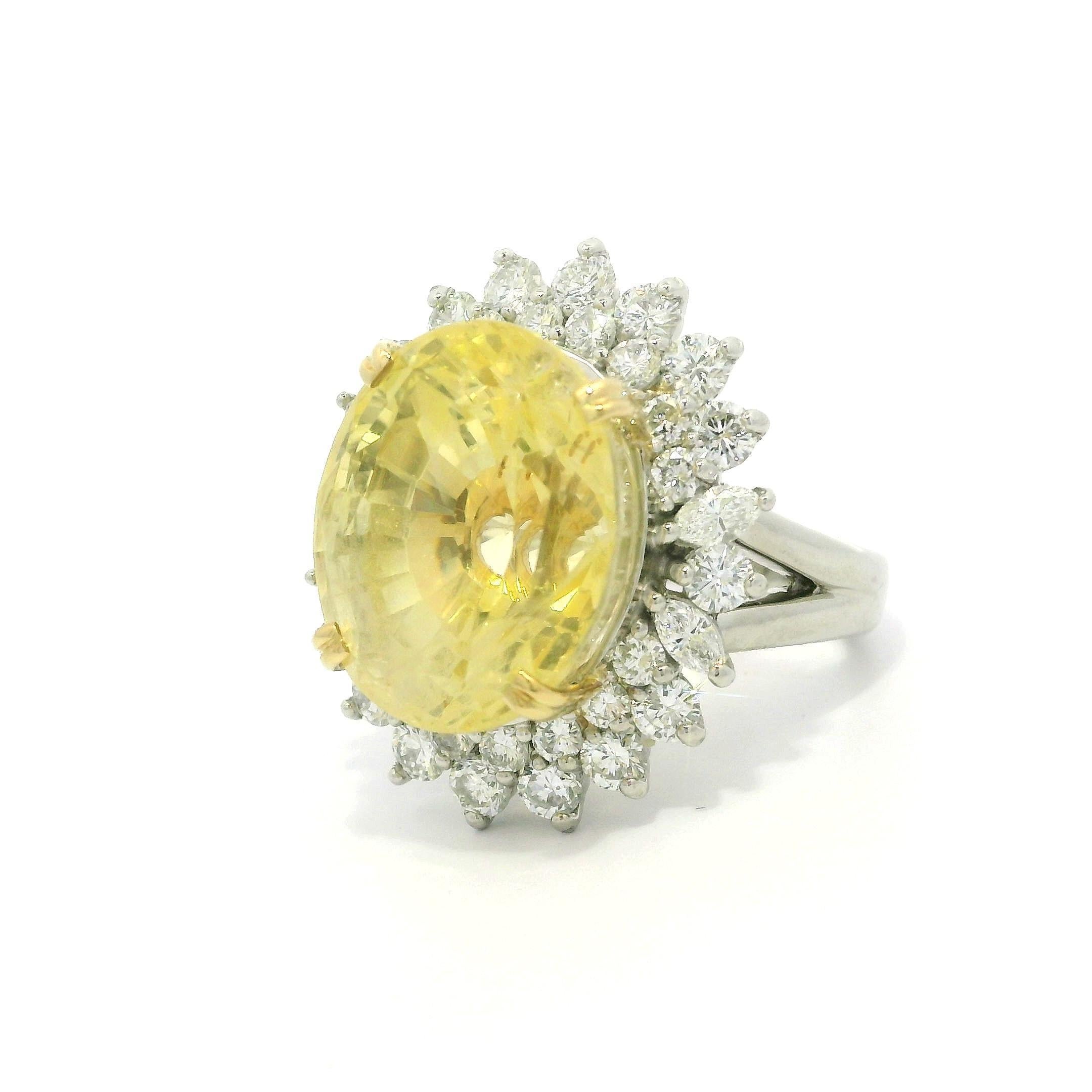 Bague vintage en platine et or GIA 20.68ctw Large No Heat Yellow Sapphire Diamond Ring en vente 6