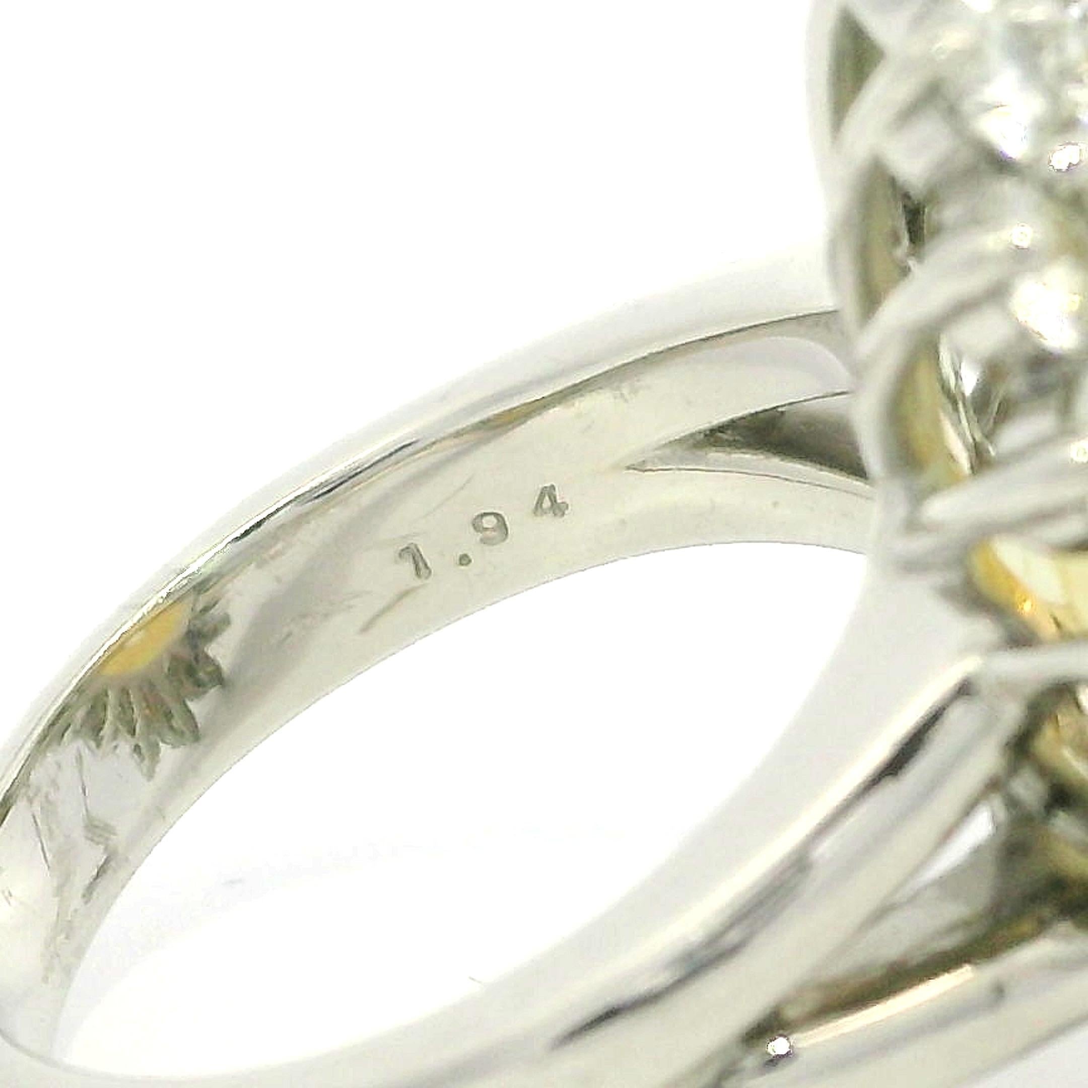 Bague vintage en platine et or GIA 20.68ctw Large No Heat Yellow Sapphire Diamond Ring en vente 3