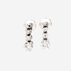 Boucles d
oreilles pendantes vintage en platine et diamant taillé en Europe.