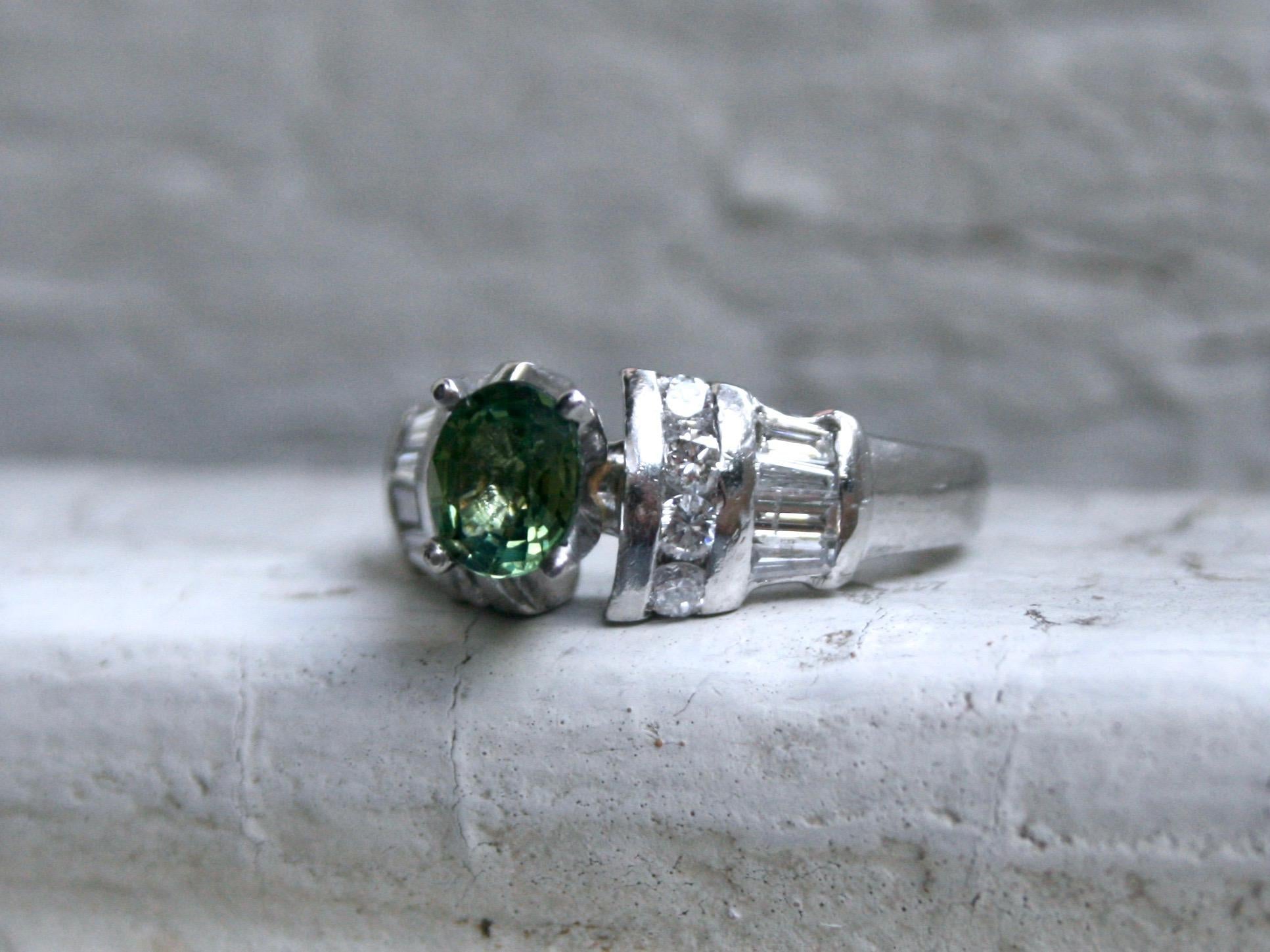 Art Deco Vintage Platinum Green Sapphire and Diamond Ring Engagement Ring, 1.23 Carat For Sale