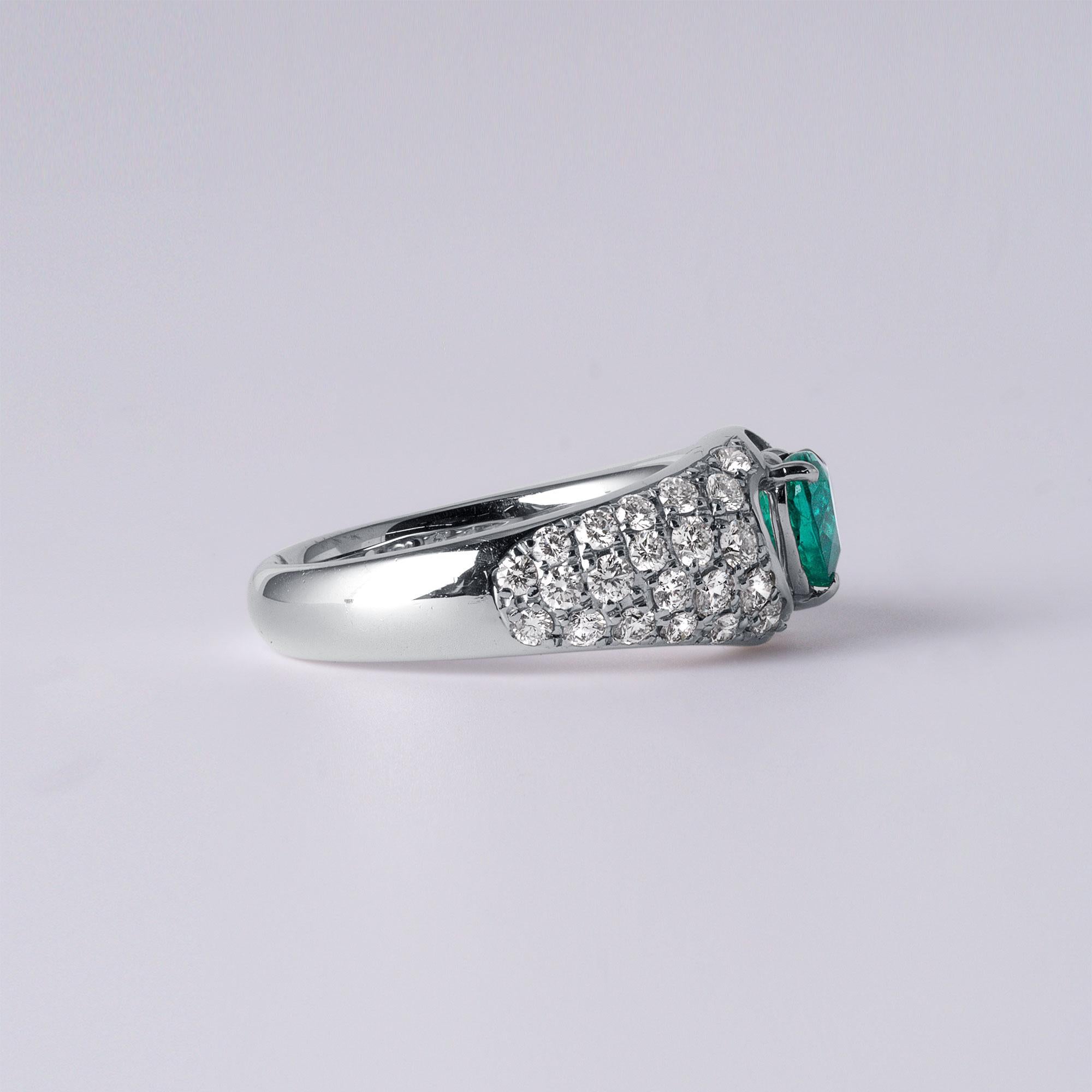 Vintage Platinum Heart-Shaped Colombian Emerald and Pave Diamond Ring For Sale 5
