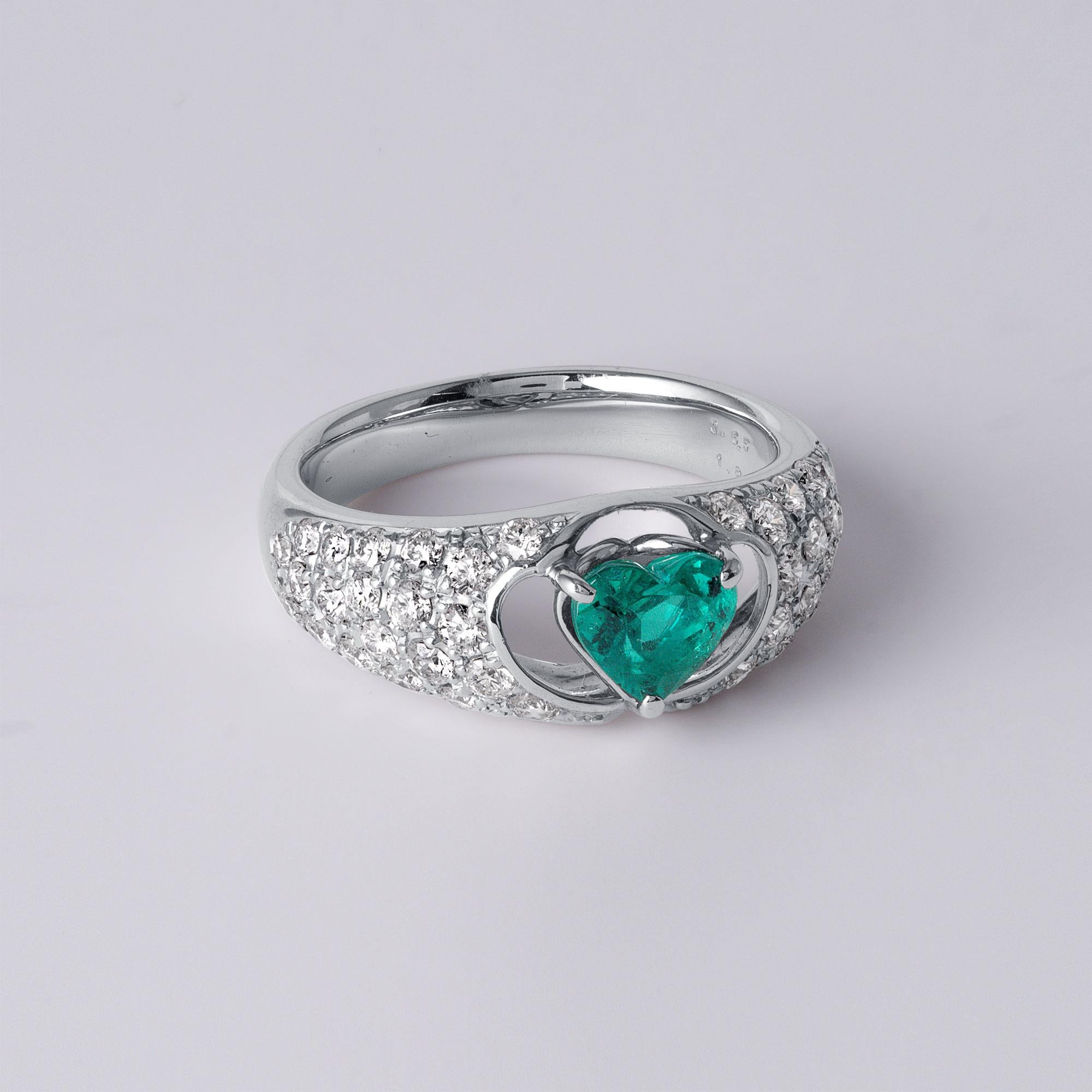 Vintage Platinum Heart-Shaped Colombian Emerald and Pave Diamond Ring For Sale 6
