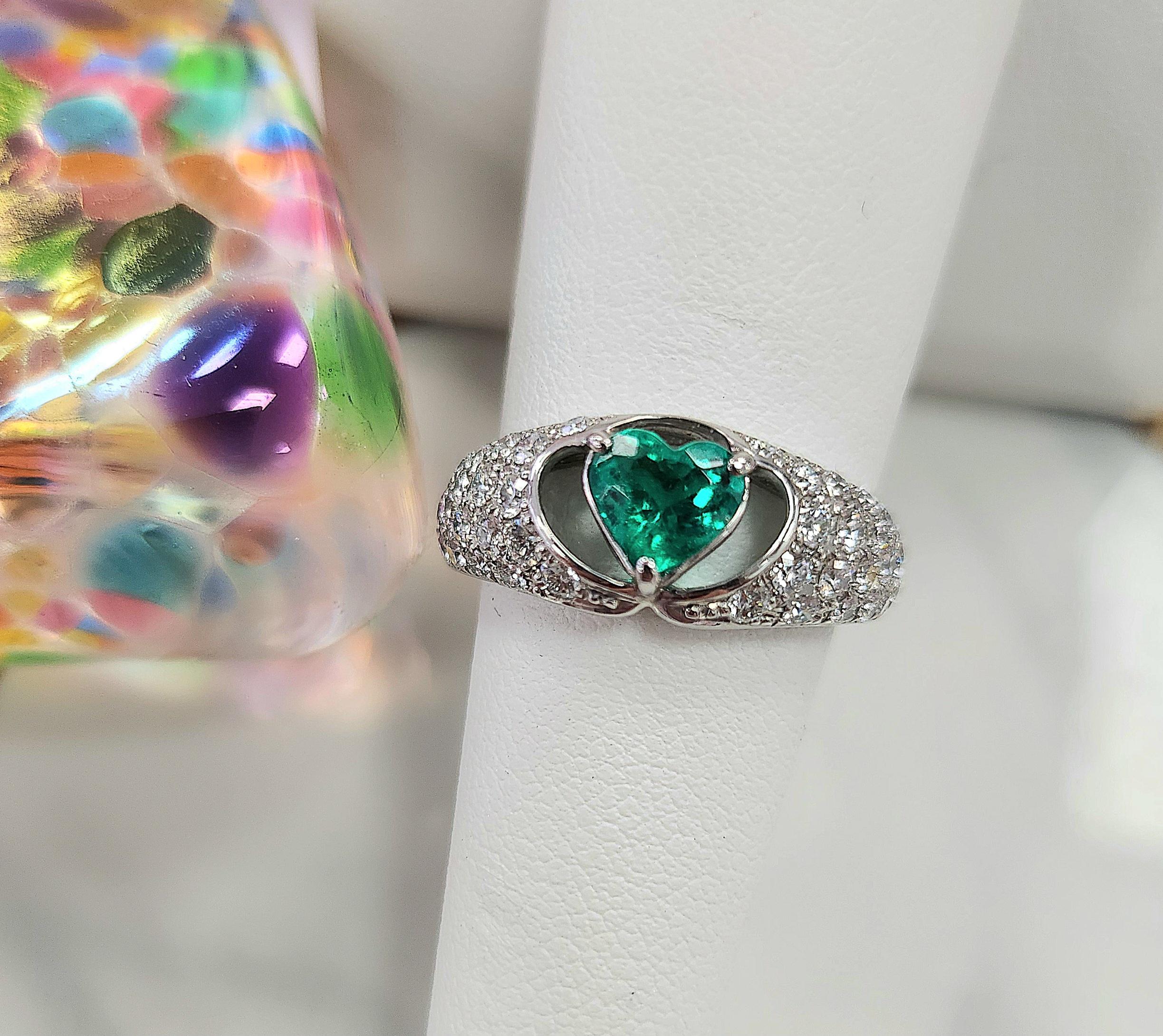 Women's Vintage Platinum Heart-Shaped Colombian Emerald and Pave Diamond Ring For Sale