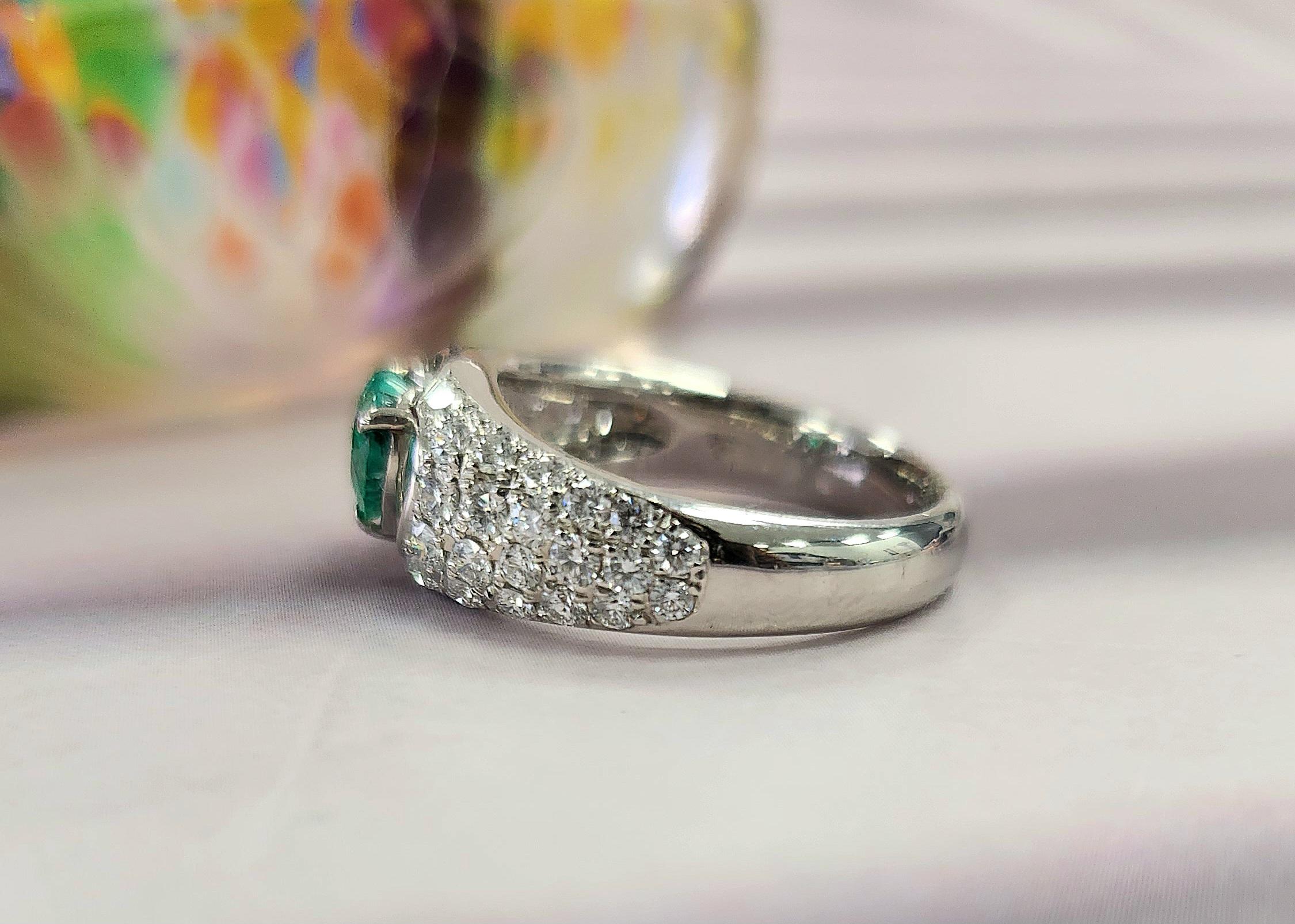 Vintage Platinum Heart-Shaped Colombian Emerald and Pave Diamond Ring For Sale 2