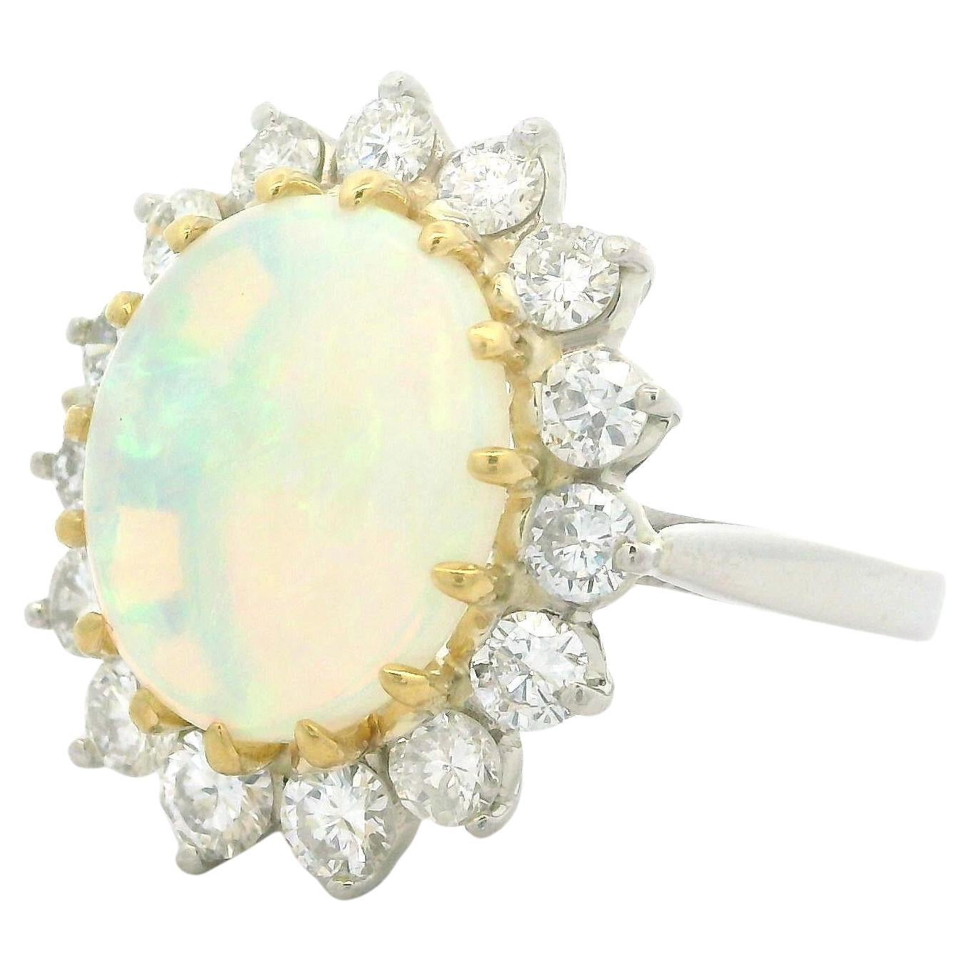 Bague Classic en platine de haute qualité 4.35ctw Opal & Diamond Halo