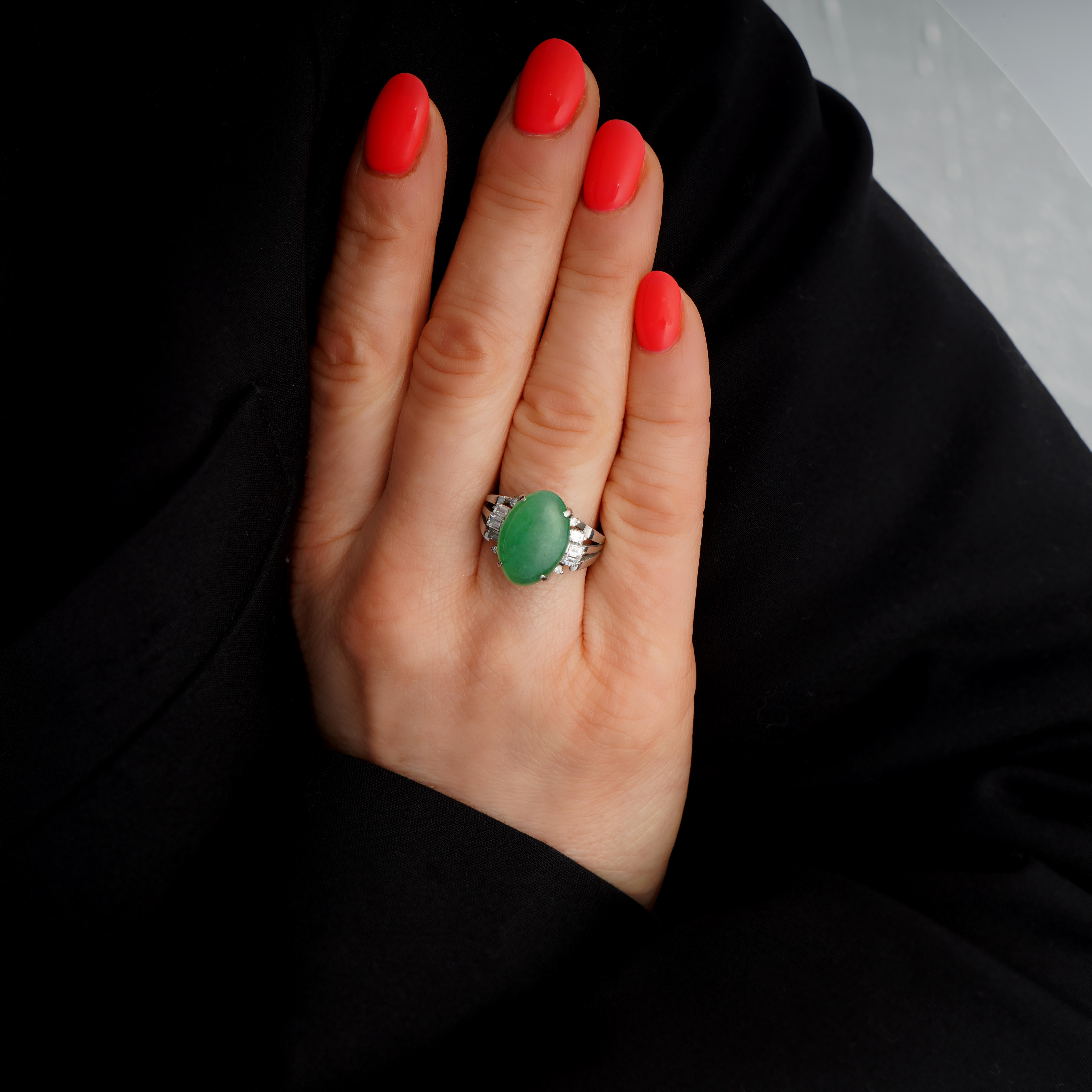 Ladies' ring made of 900. platinum with A grade Jade and surrounded by round brilliant and baguette-cut diamonds. 
A stunning A grade jade stone weighing an astounding 4.77 carats sits in the heart of the ring. 

Jade has a long and intriguing