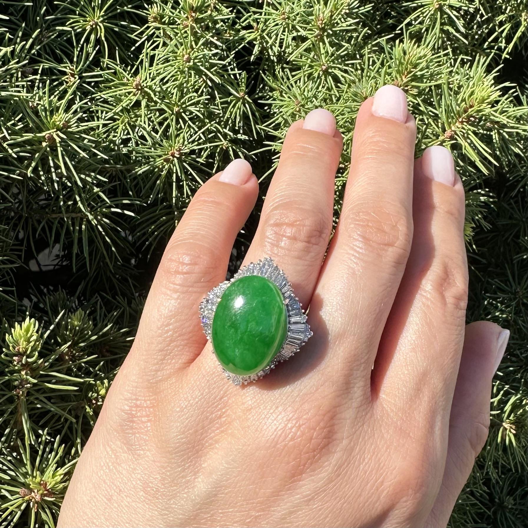 Anello vintage in platino con diamanti di giada verde Greene & Greene Ballerina GIA di 27,68 carati in vendita 5