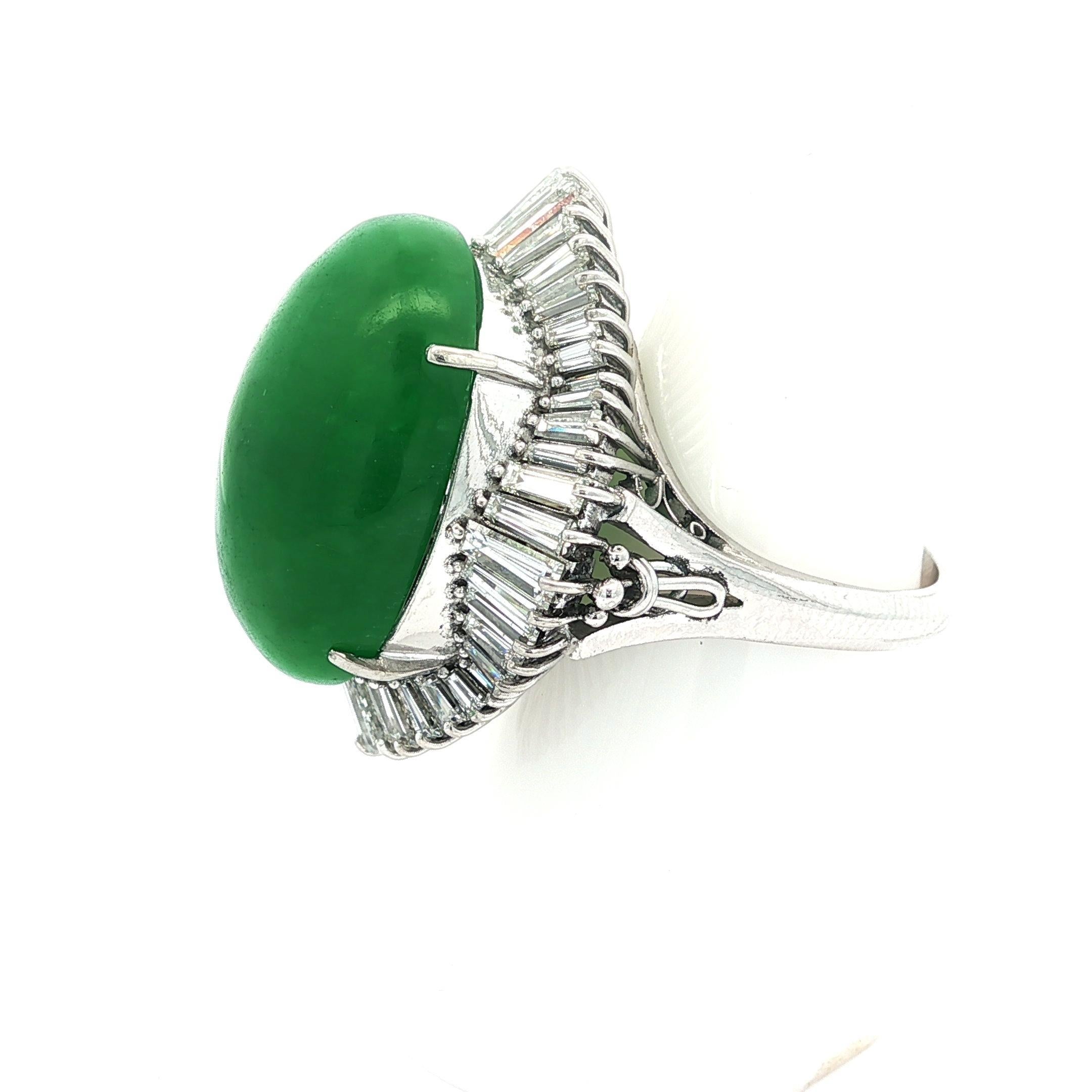 Donna Anello vintage in platino con diamanti di giada verde Greene & Greene Ballerina GIA di 27,68 carati in vendita