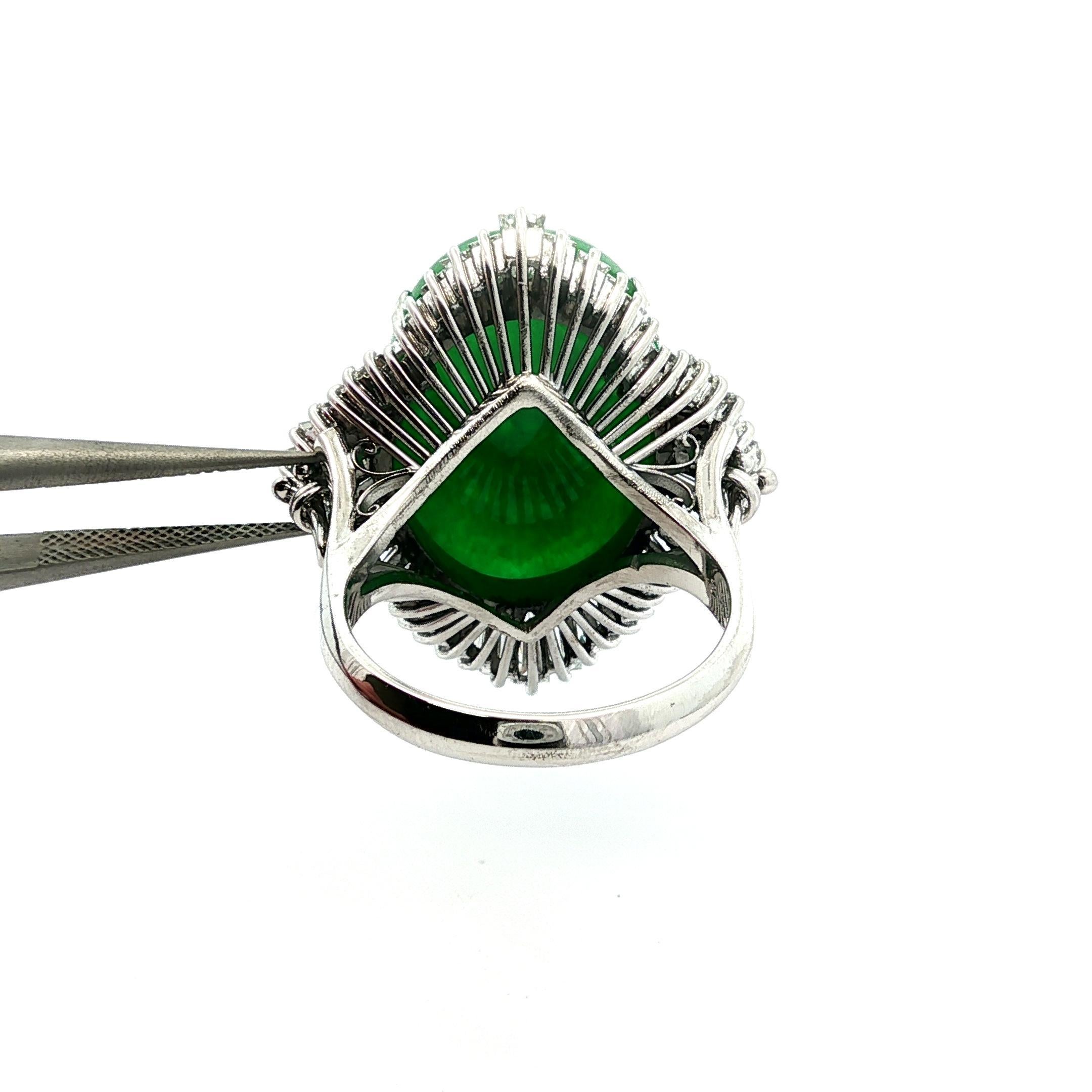 Anello vintage in platino con diamanti di giada verde Greene & Greene Ballerina GIA di 27,68 carati in vendita 1