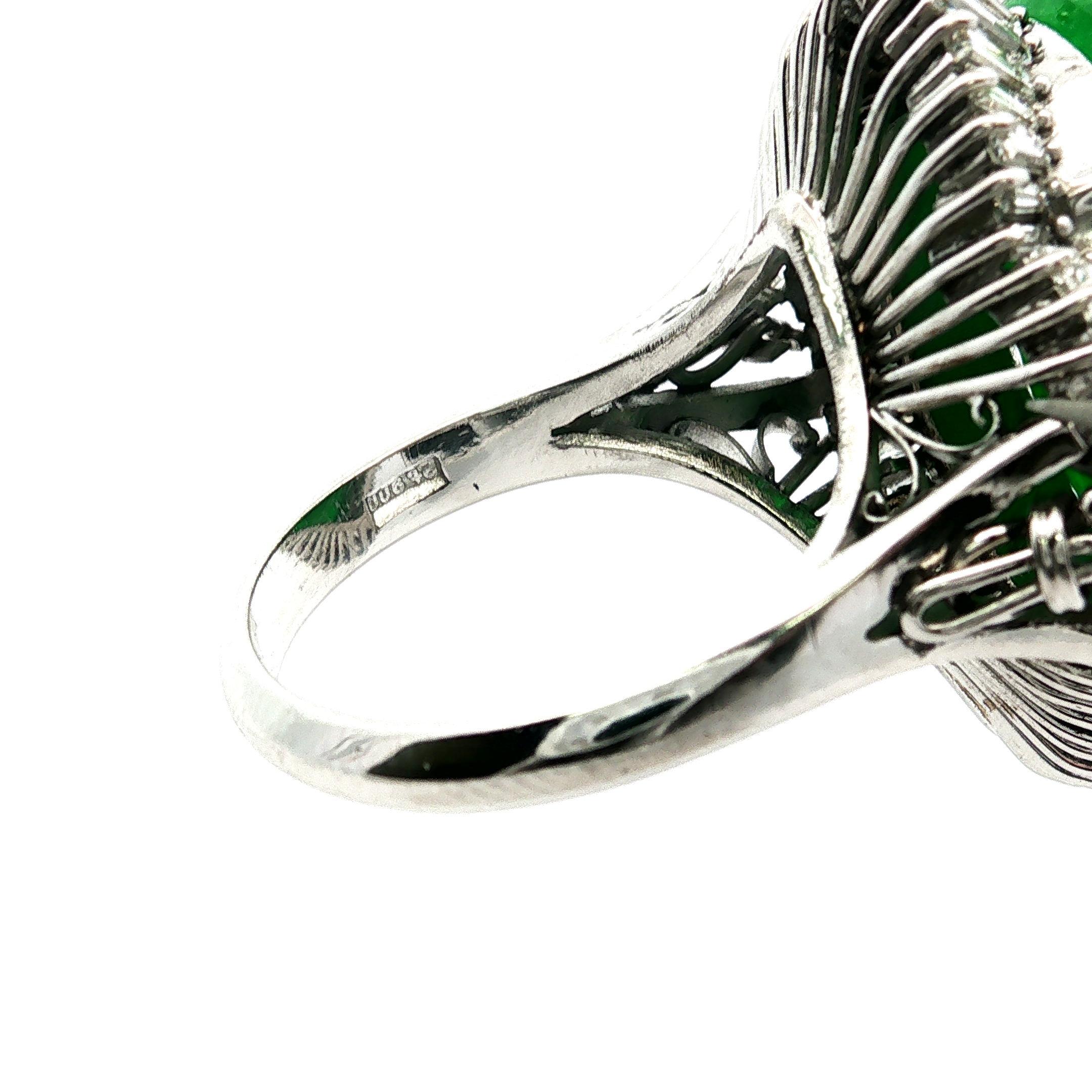 Anello vintage in platino con diamanti di giada verde Greene & Greene Ballerina GIA di 27,68 carati in vendita 3