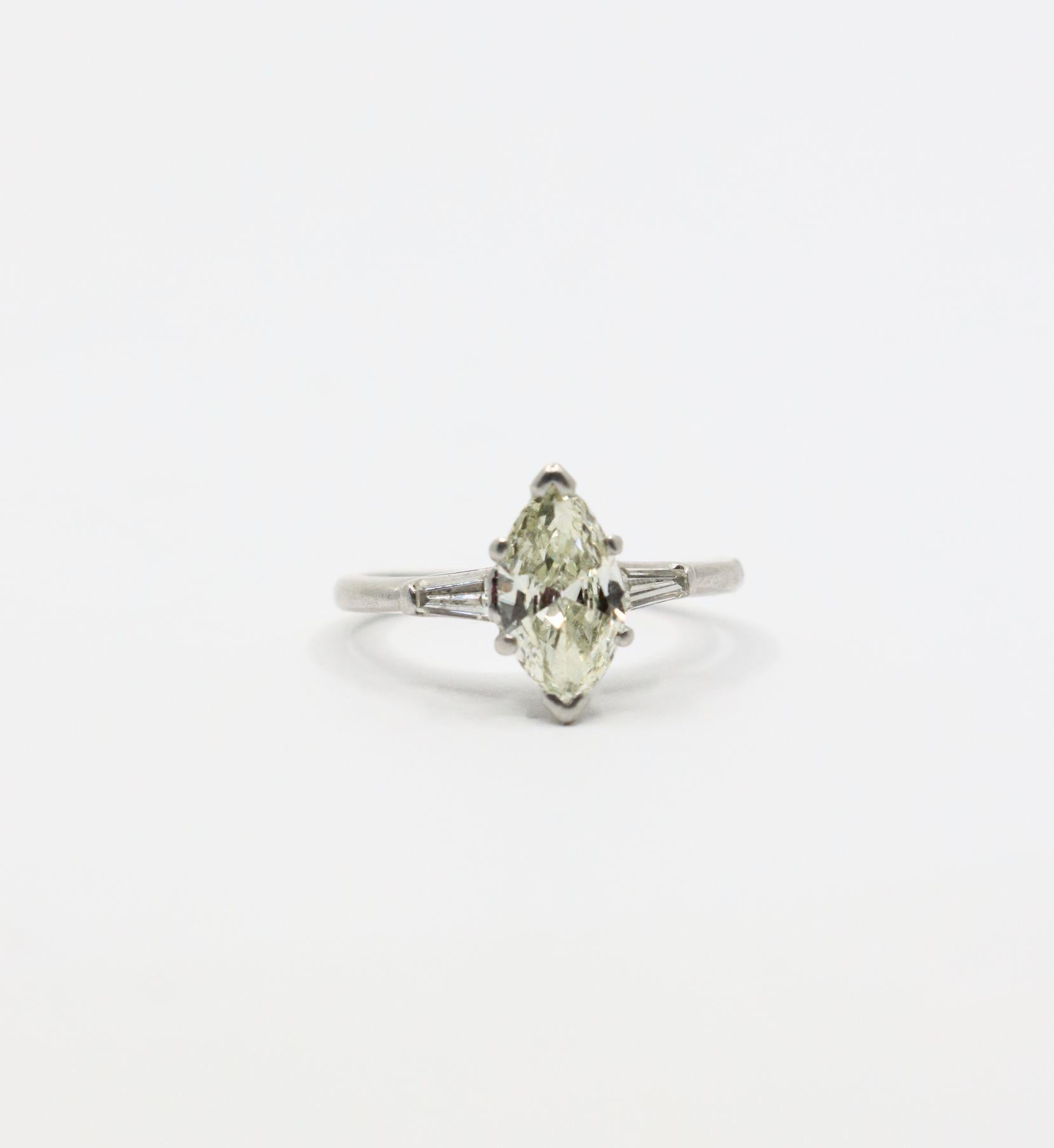 Anello in platino vintage con diamante marquise in vendita 7