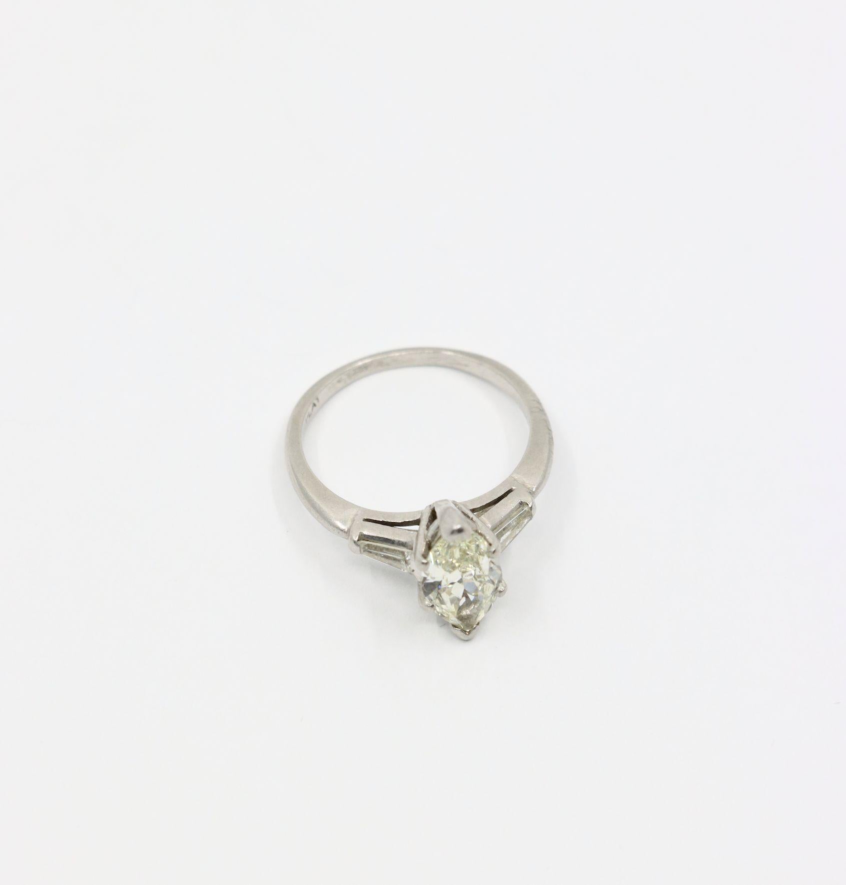 Anello in platino vintage con diamante marquise in vendita 8