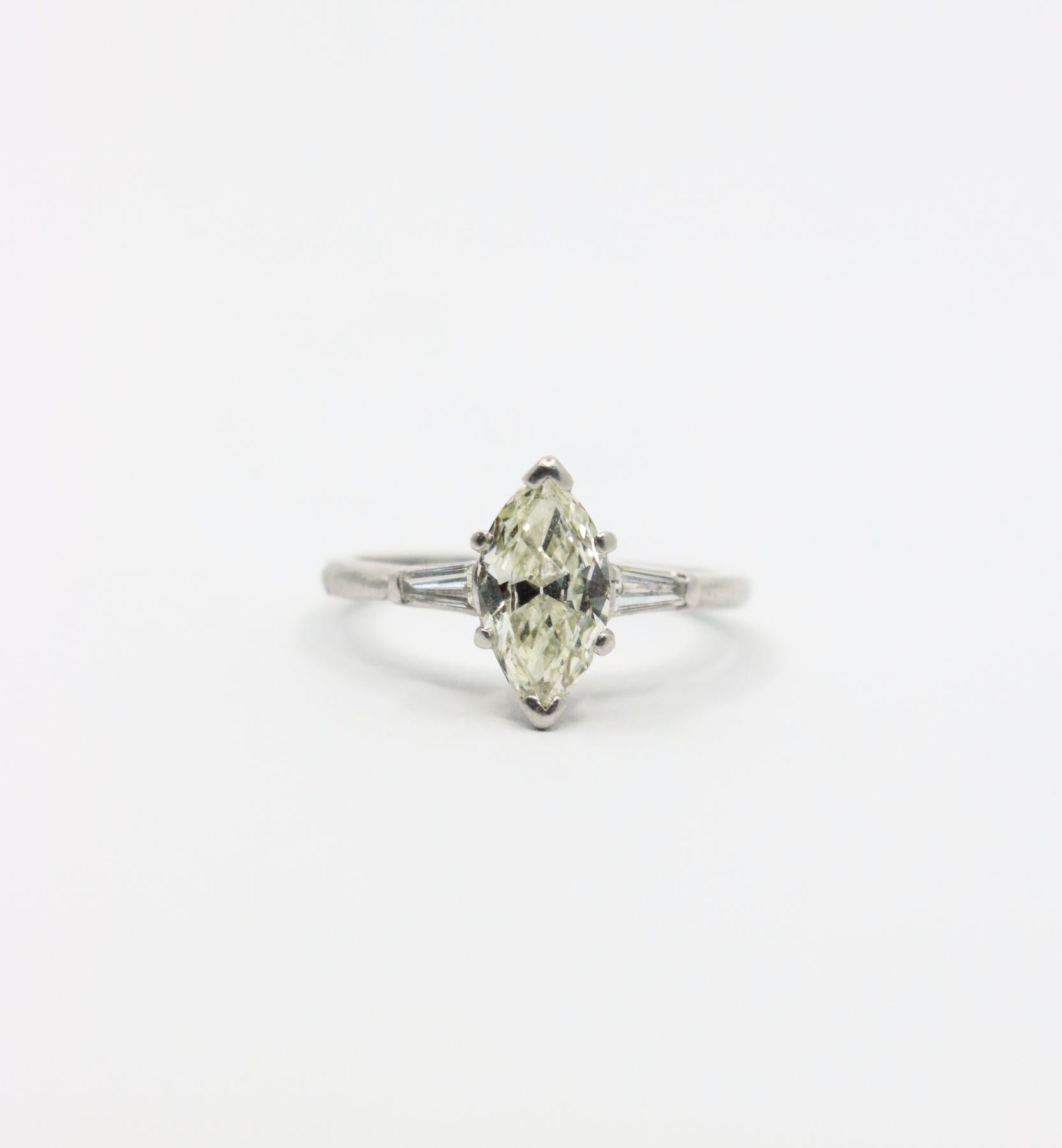 Anello in platino vintage con diamante marquise In condizioni buone in vendita a Flushing, NY