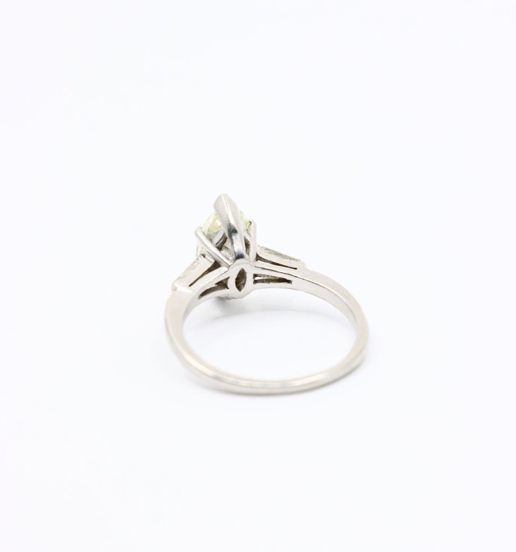 Anello in platino vintage con diamante marquise in vendita 1