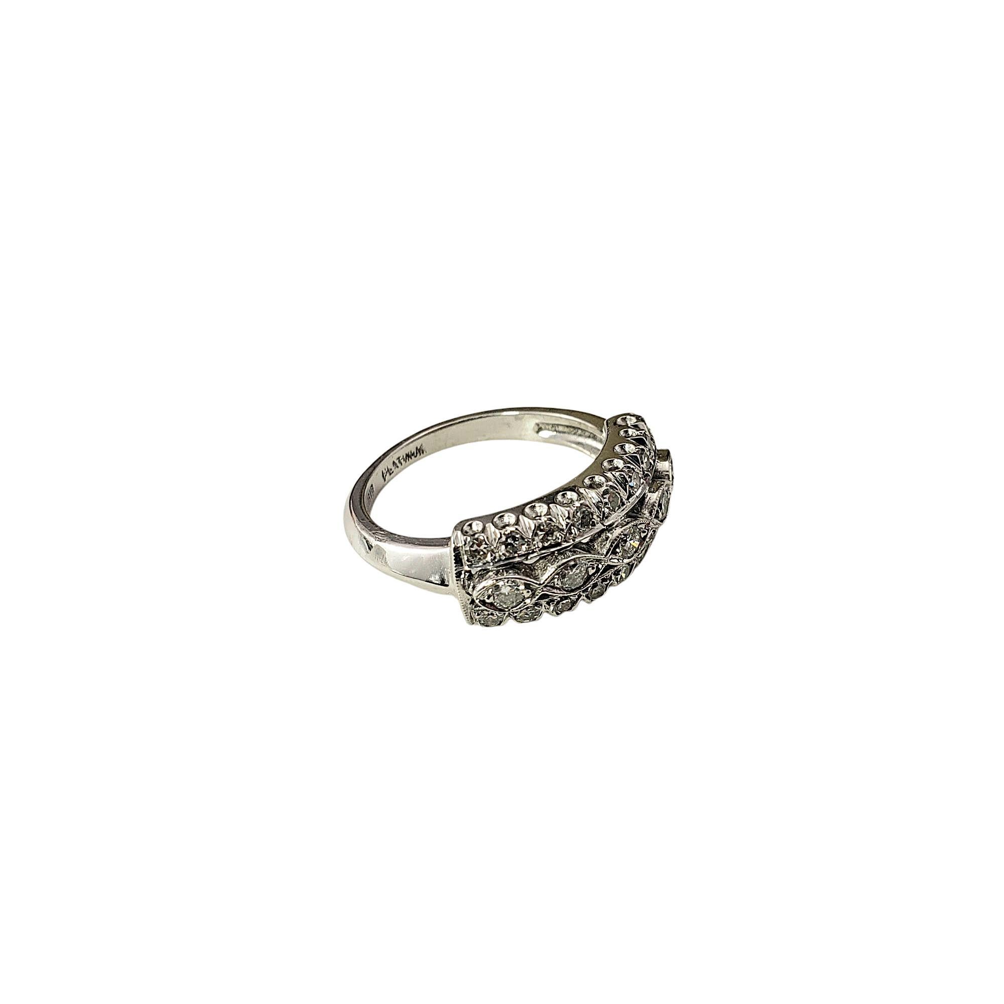Contemporaneo Anello di platino vintage con diamanti a grana grossa misura 6 #21572 in vendita