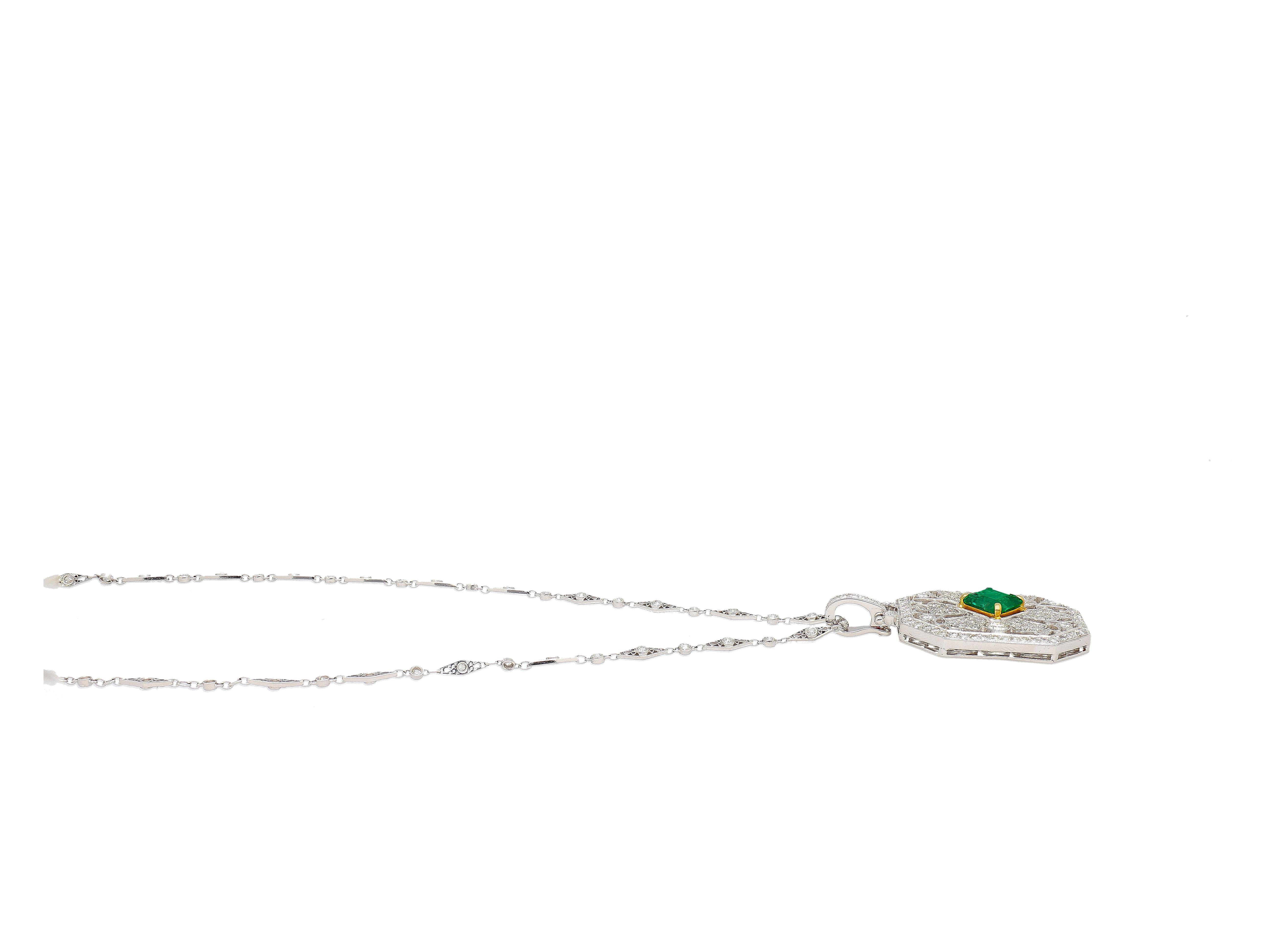 Vintage Platinum Necklace With 3.16 Carat Minor Oil Emerald & Diamonds In New Condition For Sale In Miami, FL