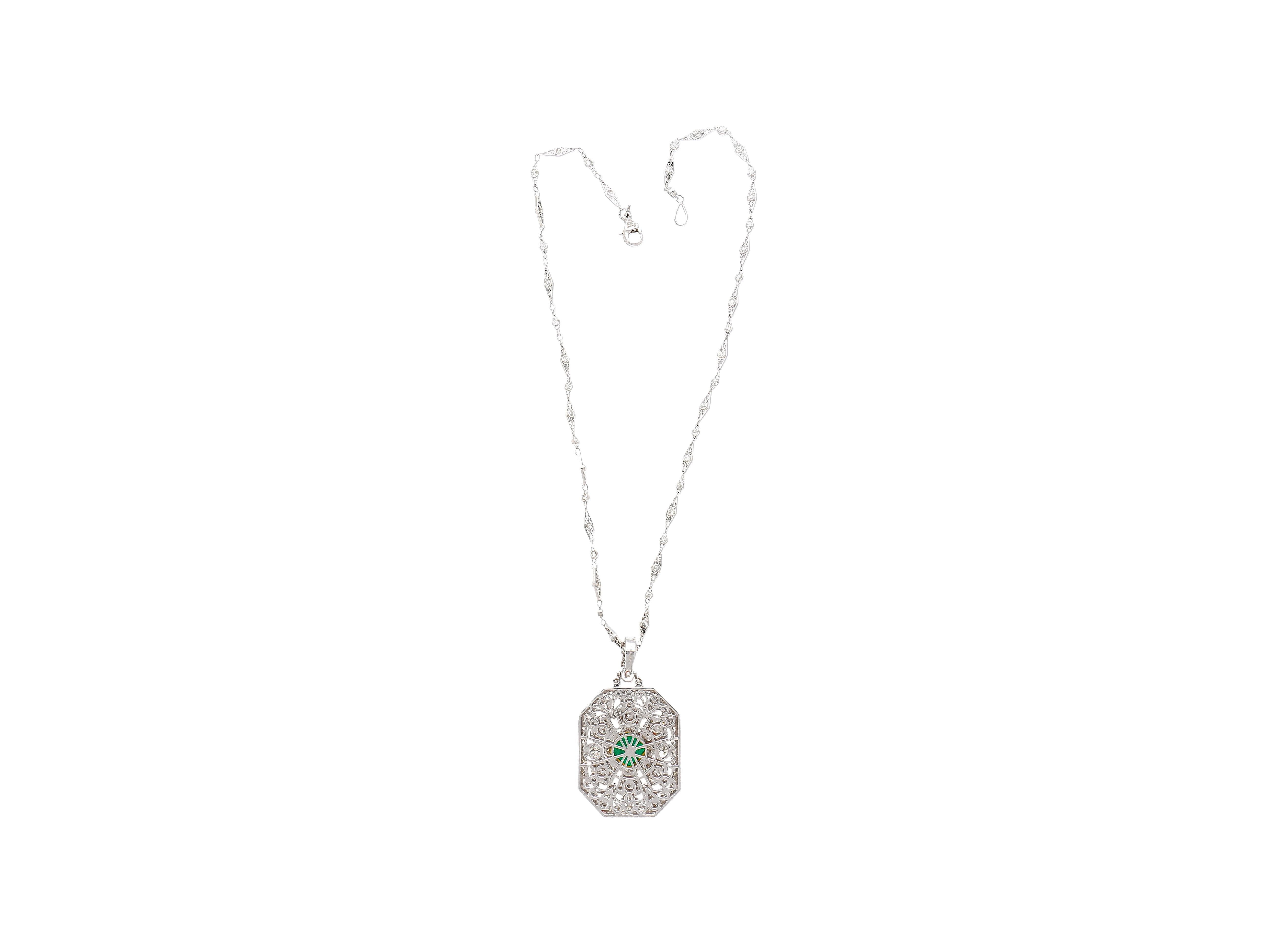 Vintage Platinum Necklace With 3.16 Carat Minor Oil Emerald & Diamonds For Sale 1