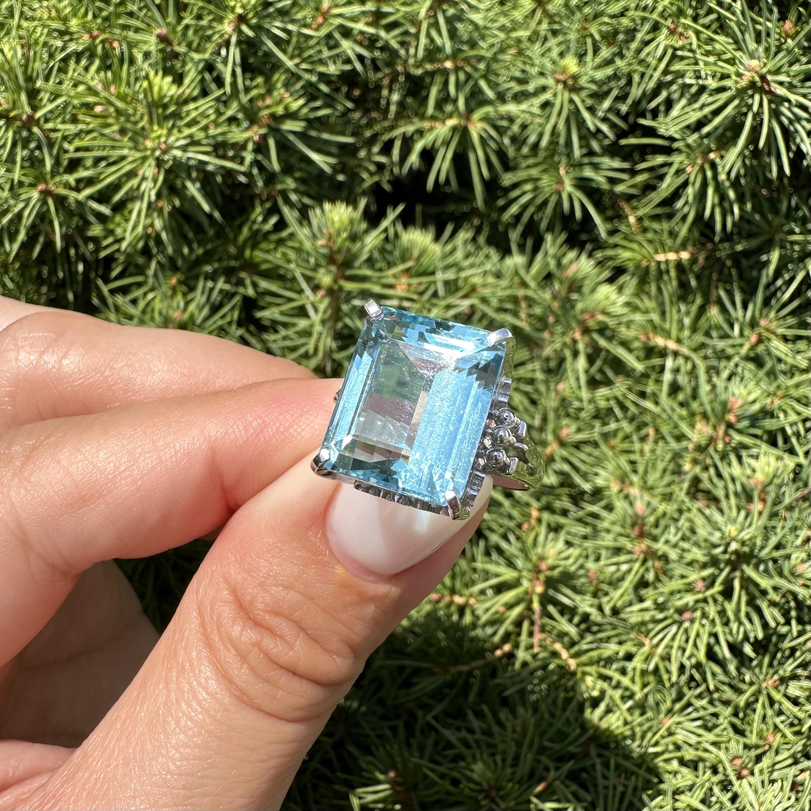 Vintage Platin Nizza 8ct Rechteckig Step Cut Aquamarin Solitär Ring im Angebot 1