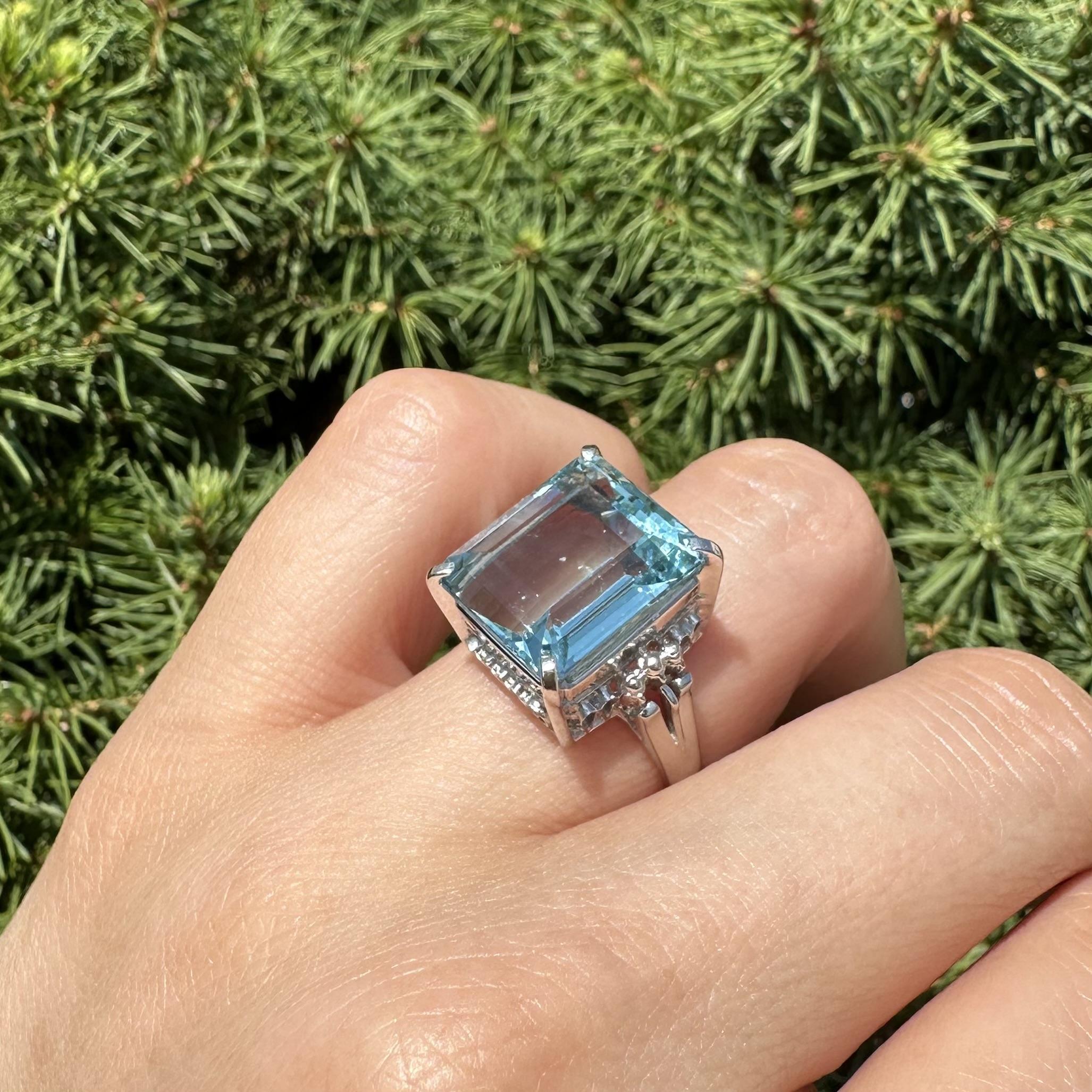 Vintage Platin Nizza 8ct Rechteckig Step Cut Aquamarin Solitär Ring im Angebot 2