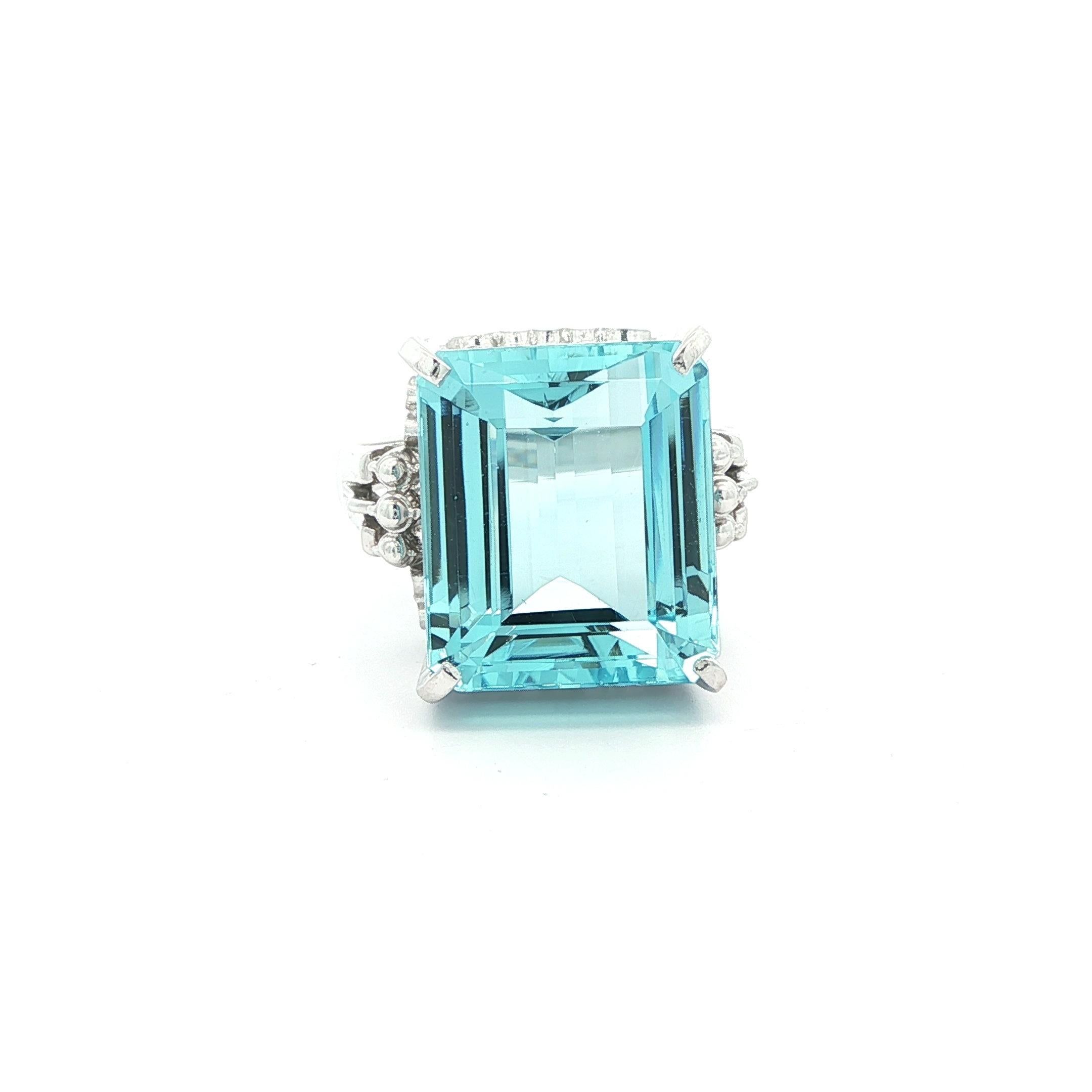 Vintage Platin Nizza 8ct Rechteckig Step Cut Aquamarin Solitär Ring im Angebot 3