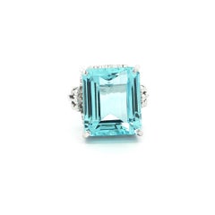Anillo solitario vintage de platino con aguamarina de corte rectangular escalonado de 8 ct