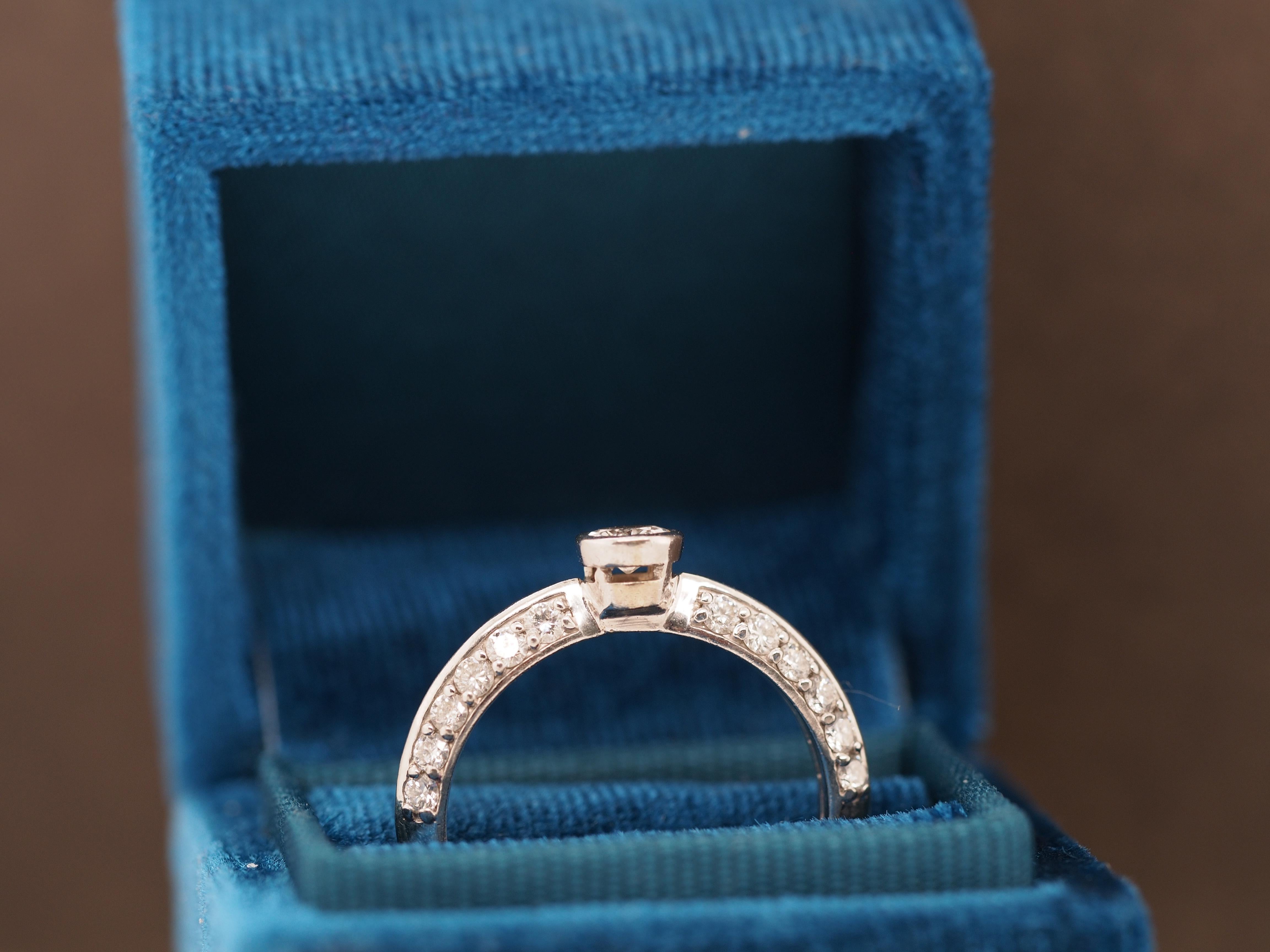 Vintage Platinum Old European Brilliant Diamond Center .50 Carat Engagement Ring In Good Condition For Sale In Atlanta, GA
