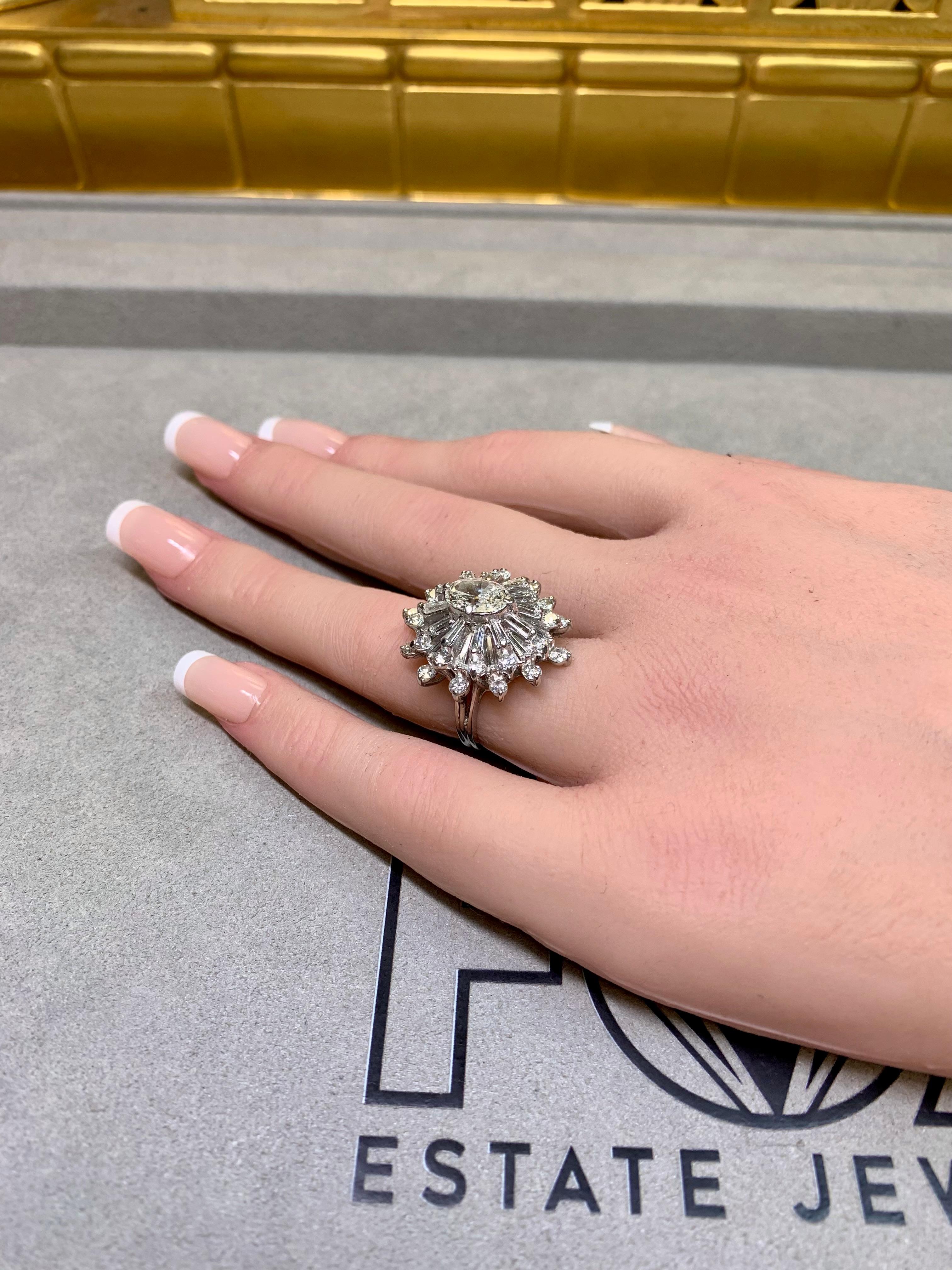 Bague cocktail vintage en platine avec baguette ovale de diamant et flocon de neige en vente 5
