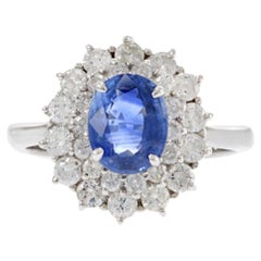 Anillo de cóctel vintage de platino con zafiro talla oval y diamantes