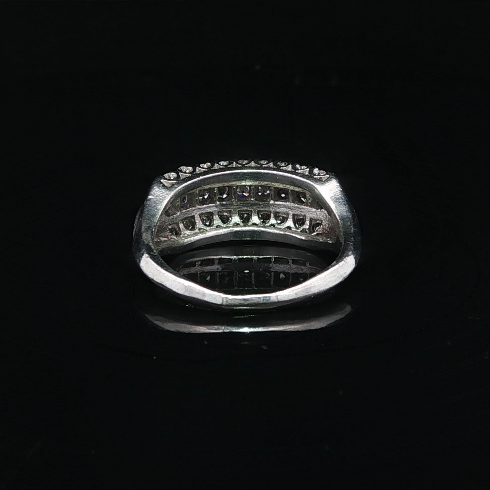 Anello vintage in platino e palladio da 0,40 carati con pavé di diamanti su 3 file In condizioni ottime in vendita a Montclair, NJ