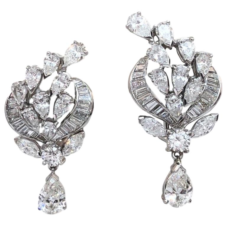 Pendants d'oreilles vintage en platine avec diamants poire et baguettes de 7,50 carats