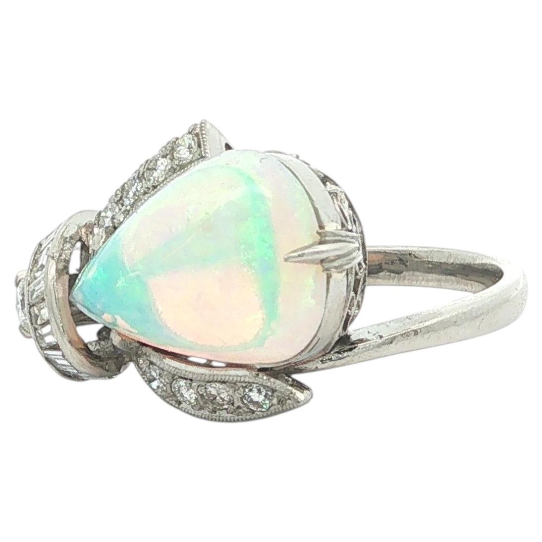 Anello vintage in platino a forma di pera con opale australiano infuocato e ape con diamanti