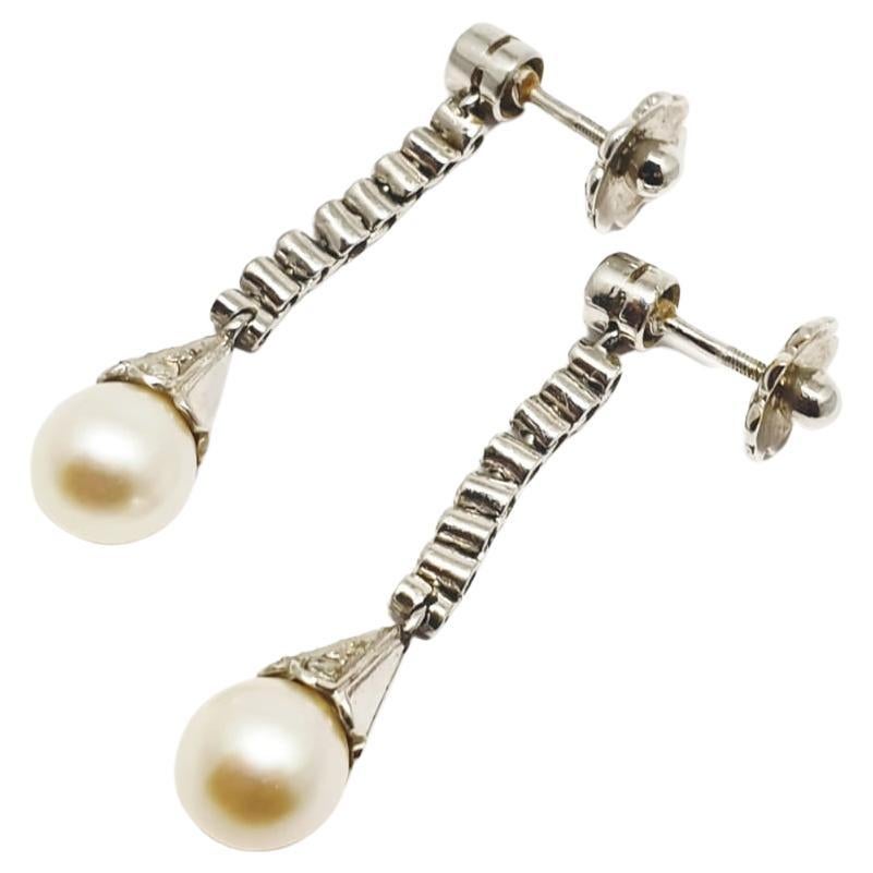 Vintage Platinum Pearl and Diamond Earrings In Good Condition For Sale In Cairo, EG