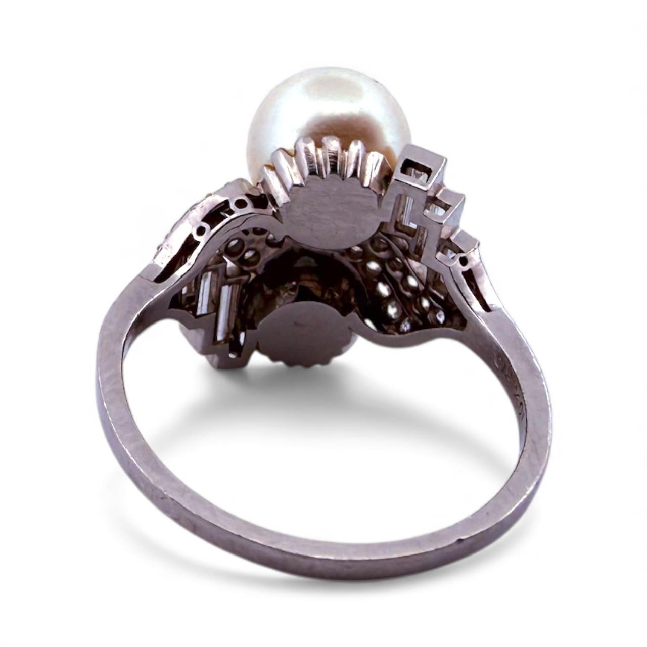 Bague de cocktail vintage en platine avec perles et diamants en vente 4