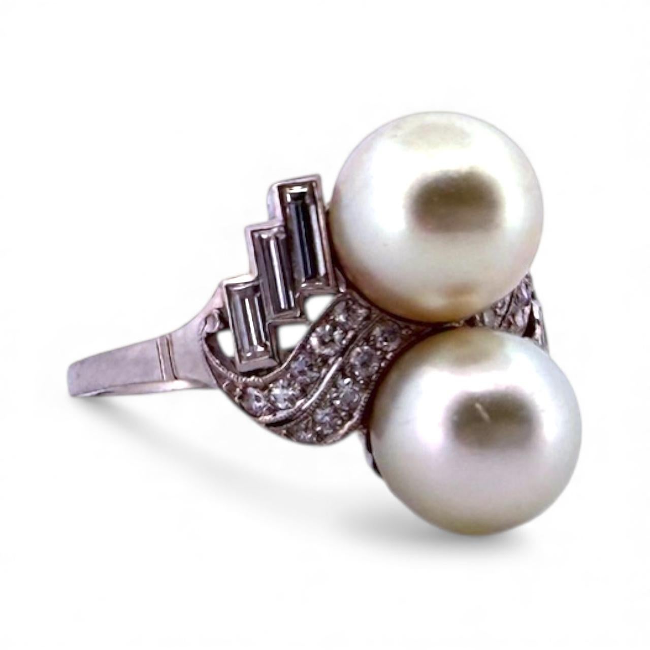 Taille ronde Bague de cocktail vintage en platine avec perles et diamants en vente