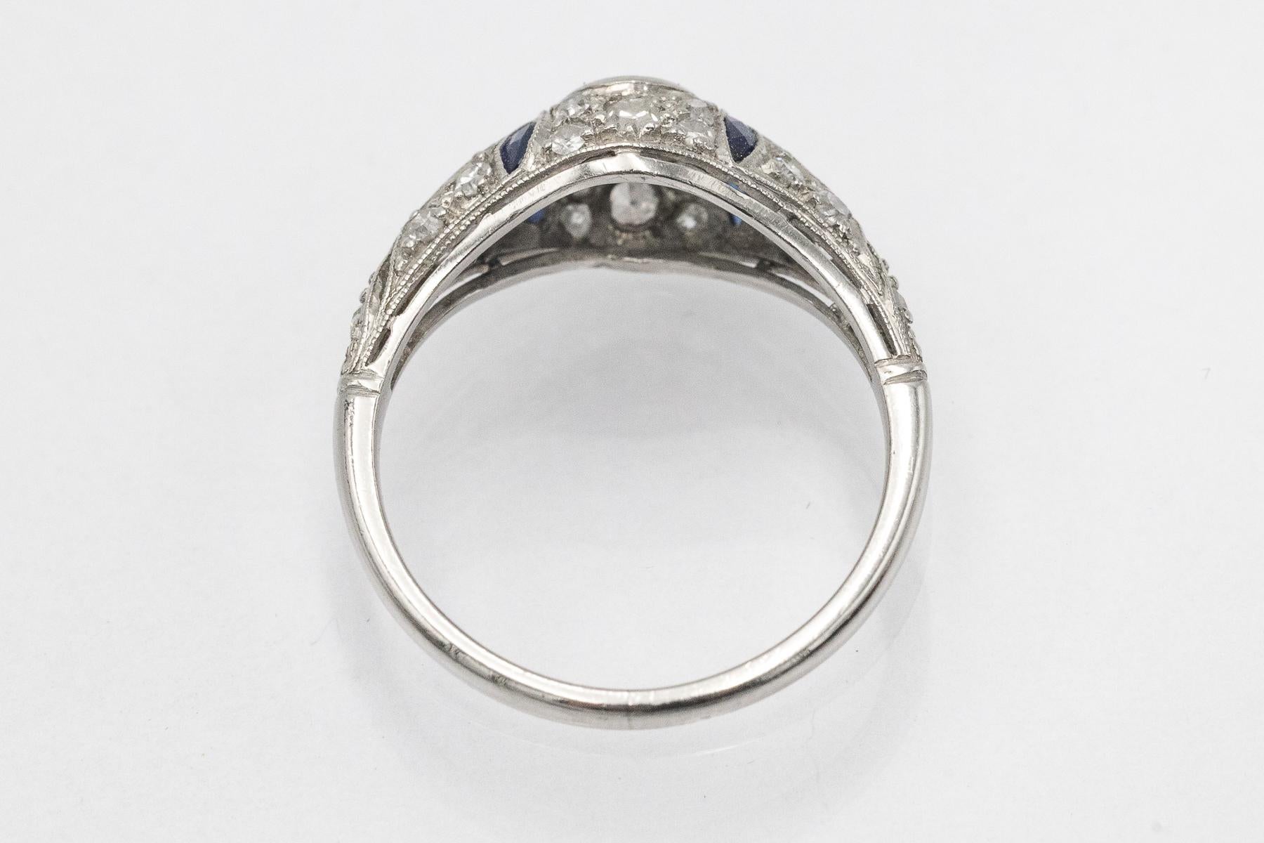 Vintage-Platinring im Art-déco-Stil mit Diamanten und synthetischen Saphiren. im Angebot 4