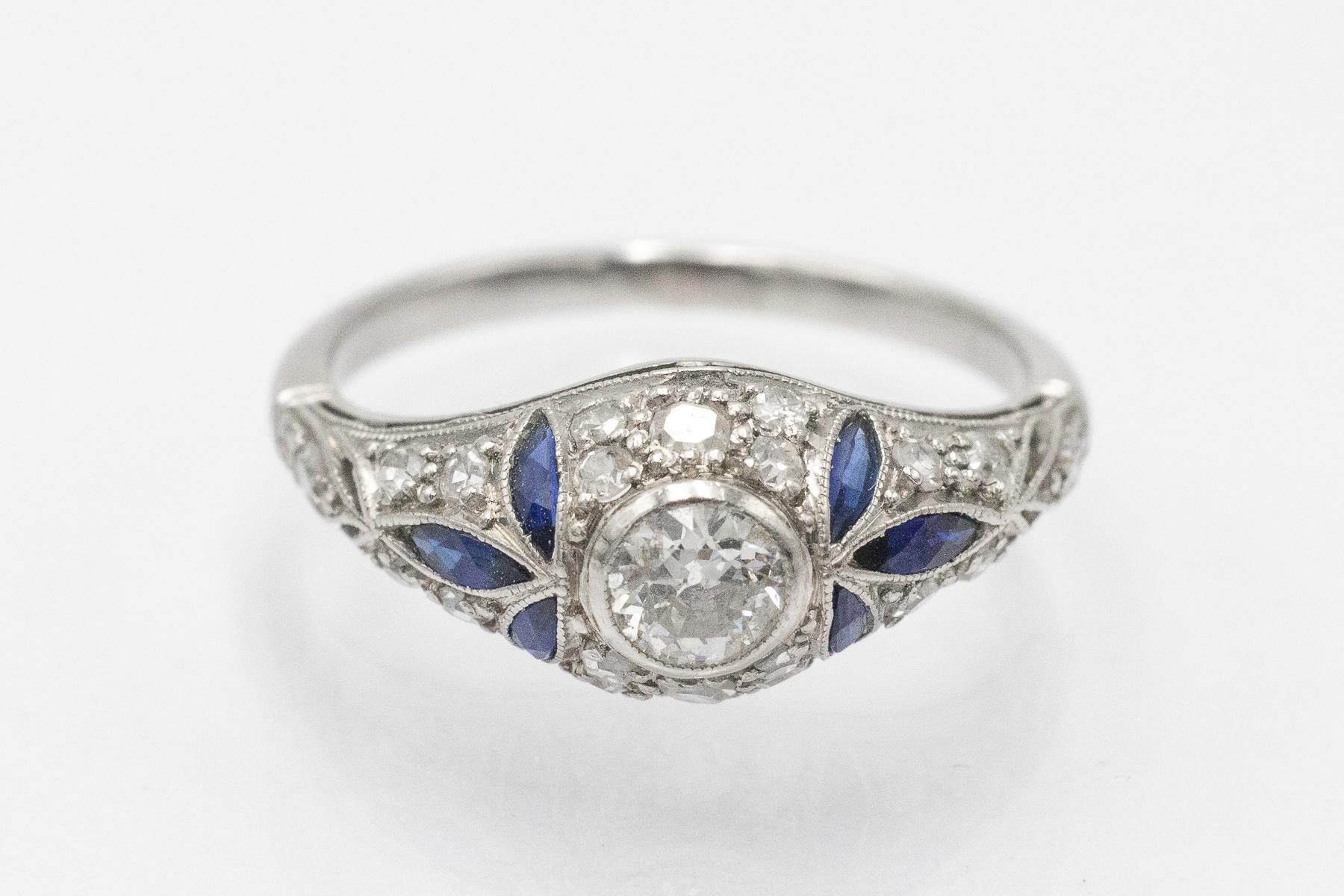 Vintage-Platinring im Art-déco-Stil mit Diamanten und synthetischen Saphiren. Damen im Angebot
