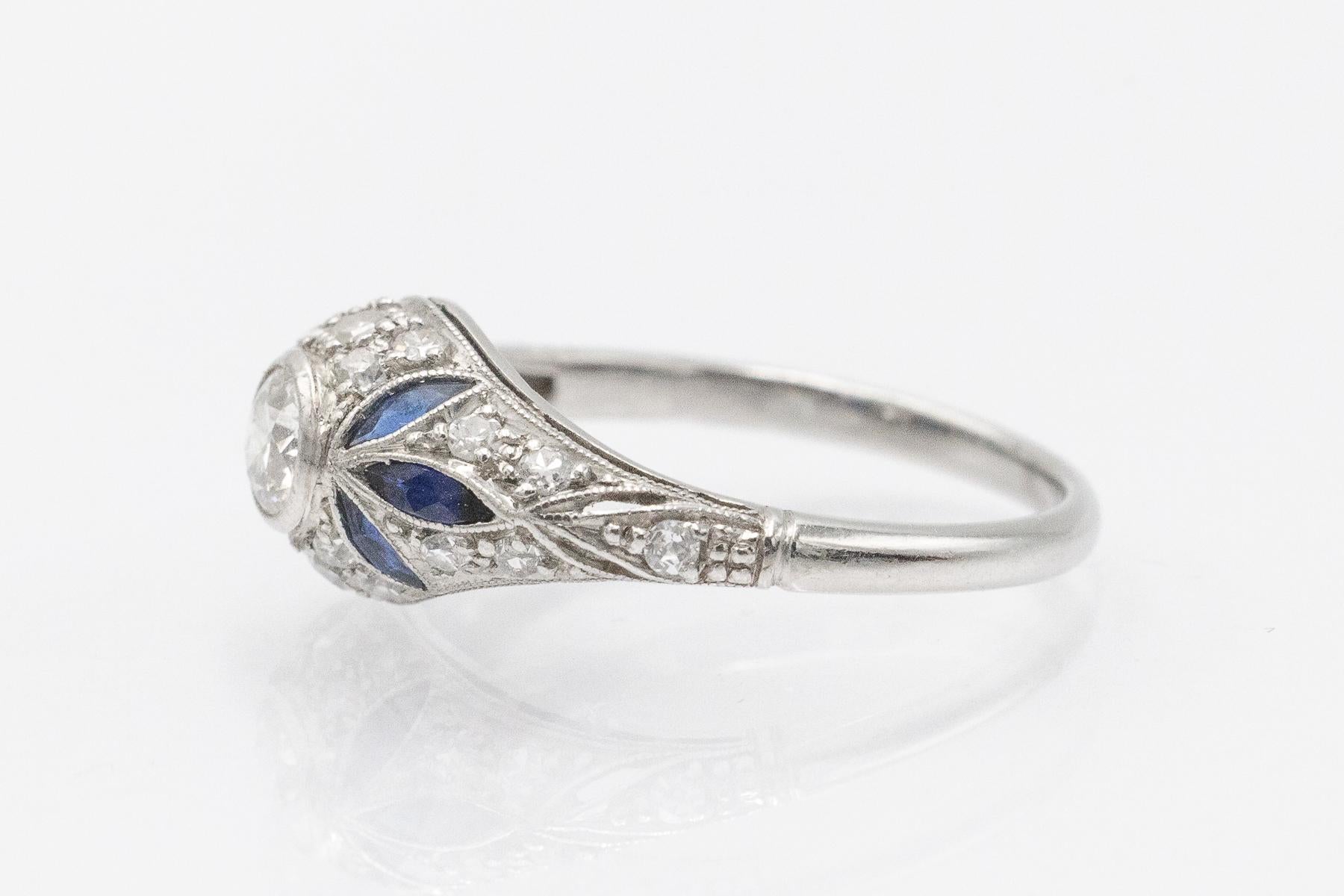 Vintage-Platinring im Art-déco-Stil mit Diamanten und synthetischen Saphiren. im Angebot 3