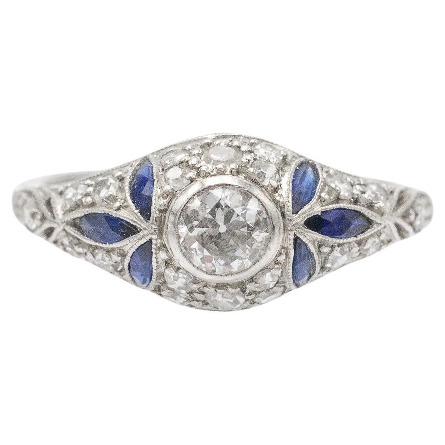 Vintage-Platinring im Art-déco-Stil mit Diamanten und synthetischen Saphiren. im Angebot