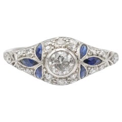 Vintage-Platinring im Art-déco-Stil mit Diamanten und synthetischen Saphiren.