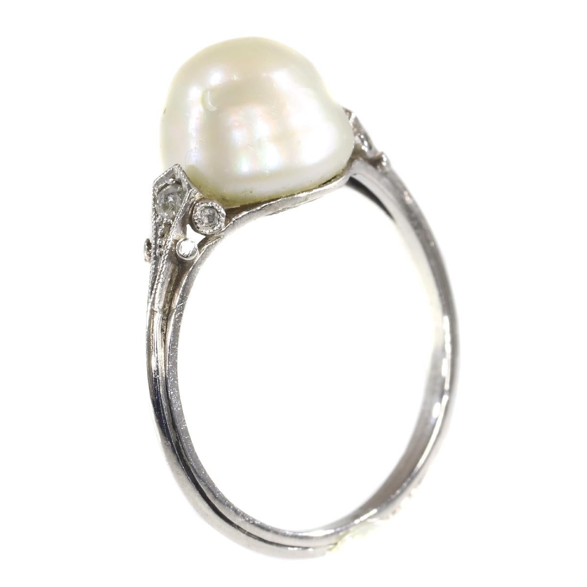 Vintage Platinum Ring with Big Pearl and Rose Cut Diamonds For Sale 1