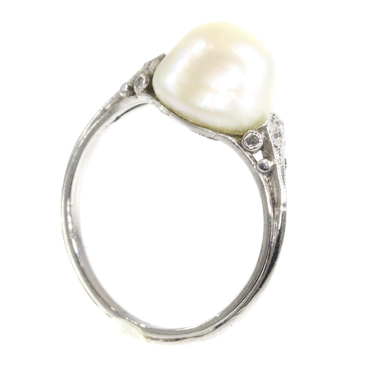 Vintage Platinum Ring with Big Pearl and Rose Cut Diamonds For Sale 2