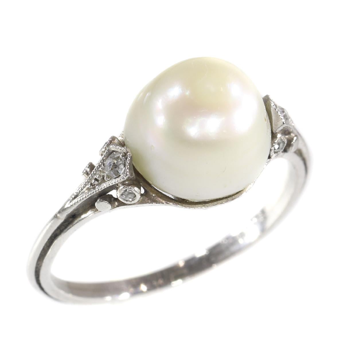Vintage Platinum Ring with Big Pearl and Rose Cut Diamonds For Sale 3
