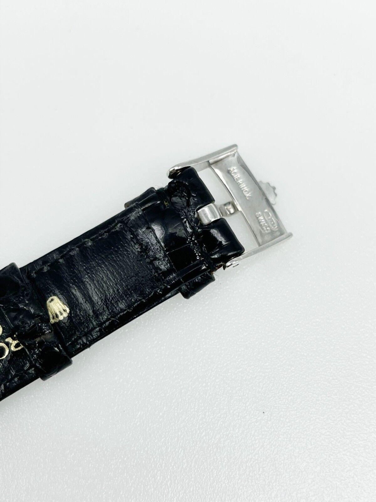 Numéro de style : 1804
Série : 1062***
Année : 1964
Modèle : Rolex President Day Date
Matériau du boîtier : Platine 
Bracelet : Cuir noir (boucle en acier) 
Lunette : Lunette personnalisée en platine et diamant 
Cadran : Cadran à diamant