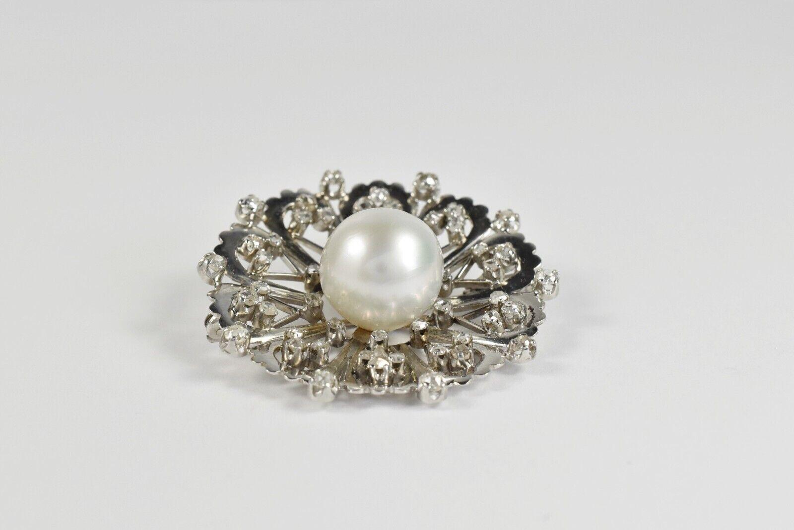 Vintage Platinum Saltwater Pearl & Diamonds Brooch, 23.9g In Good Condition For Sale In Providence, RI