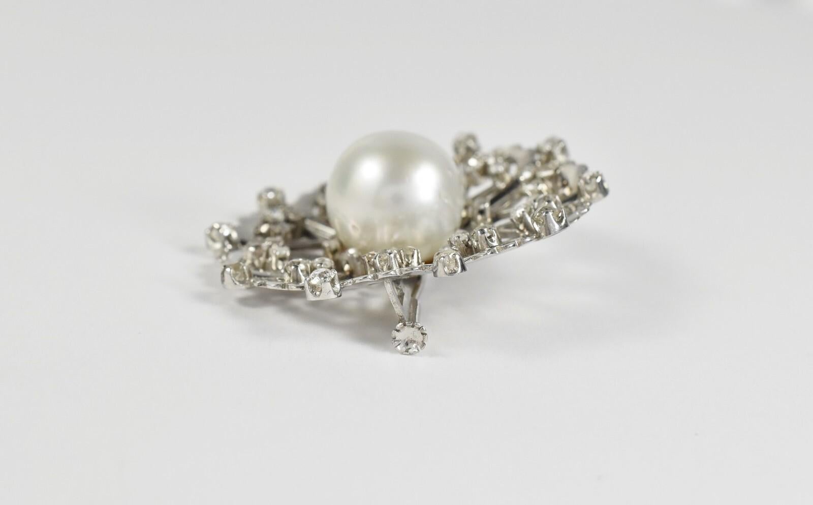 Women's Vintage Platinum Saltwater Pearl & Diamonds Brooch, 23.9g For Sale
